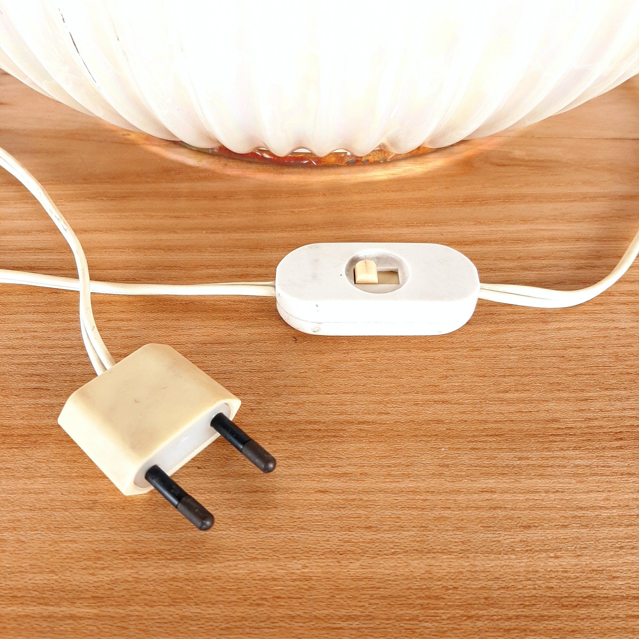 Retro nacre table lamp Jean Marie Italy 1970s Mid-century light