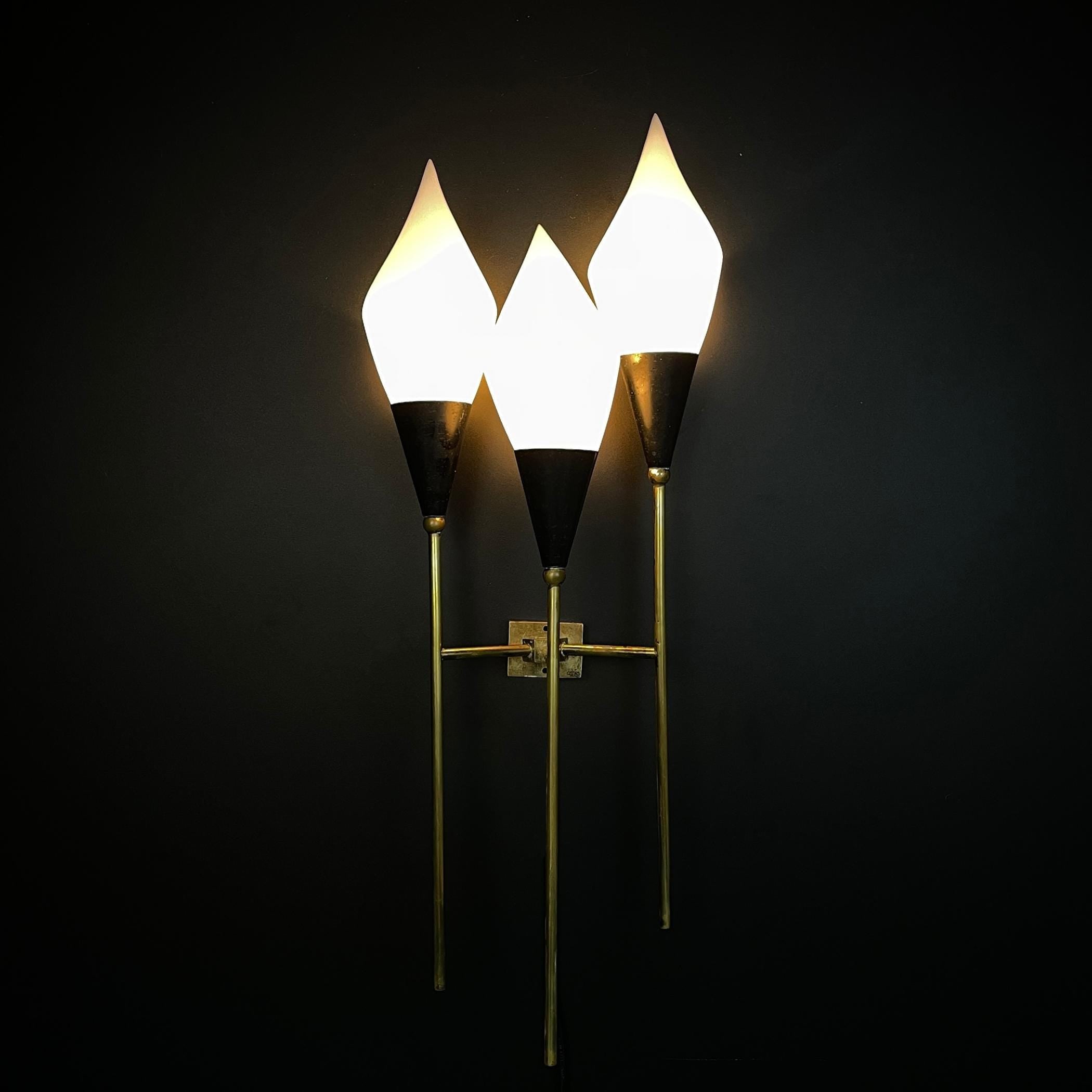 Vintage wall lamp by Stilnovo, Italy, 1950s