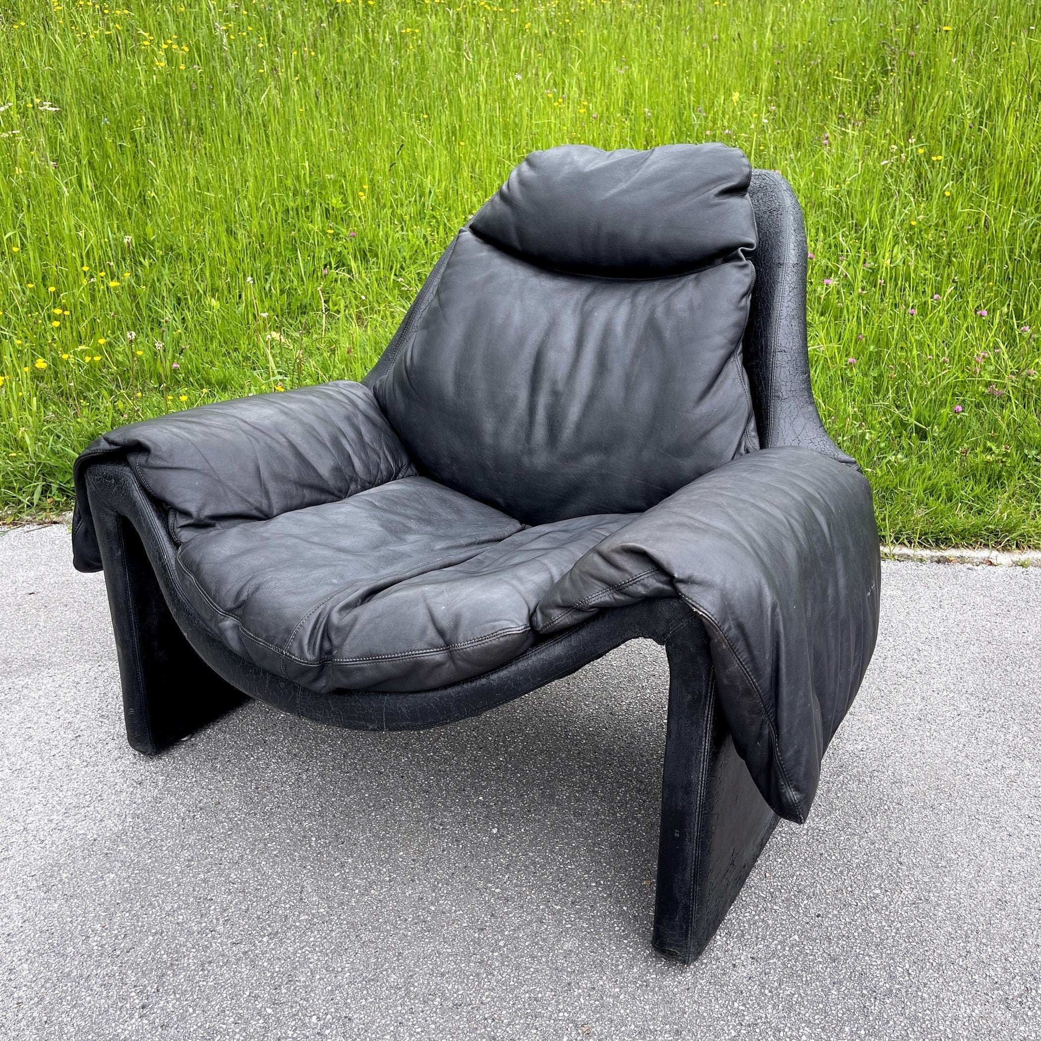 P60 lounge black chair by Vittorio Introini for Saporiti Italy 1960s