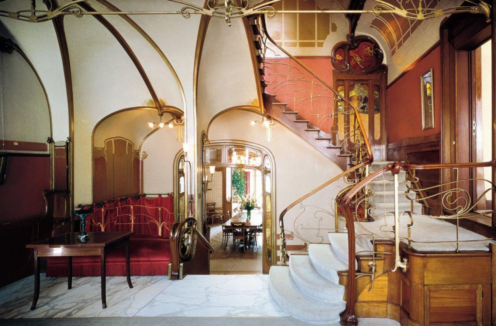 Hall in liberty italian style, with staircase