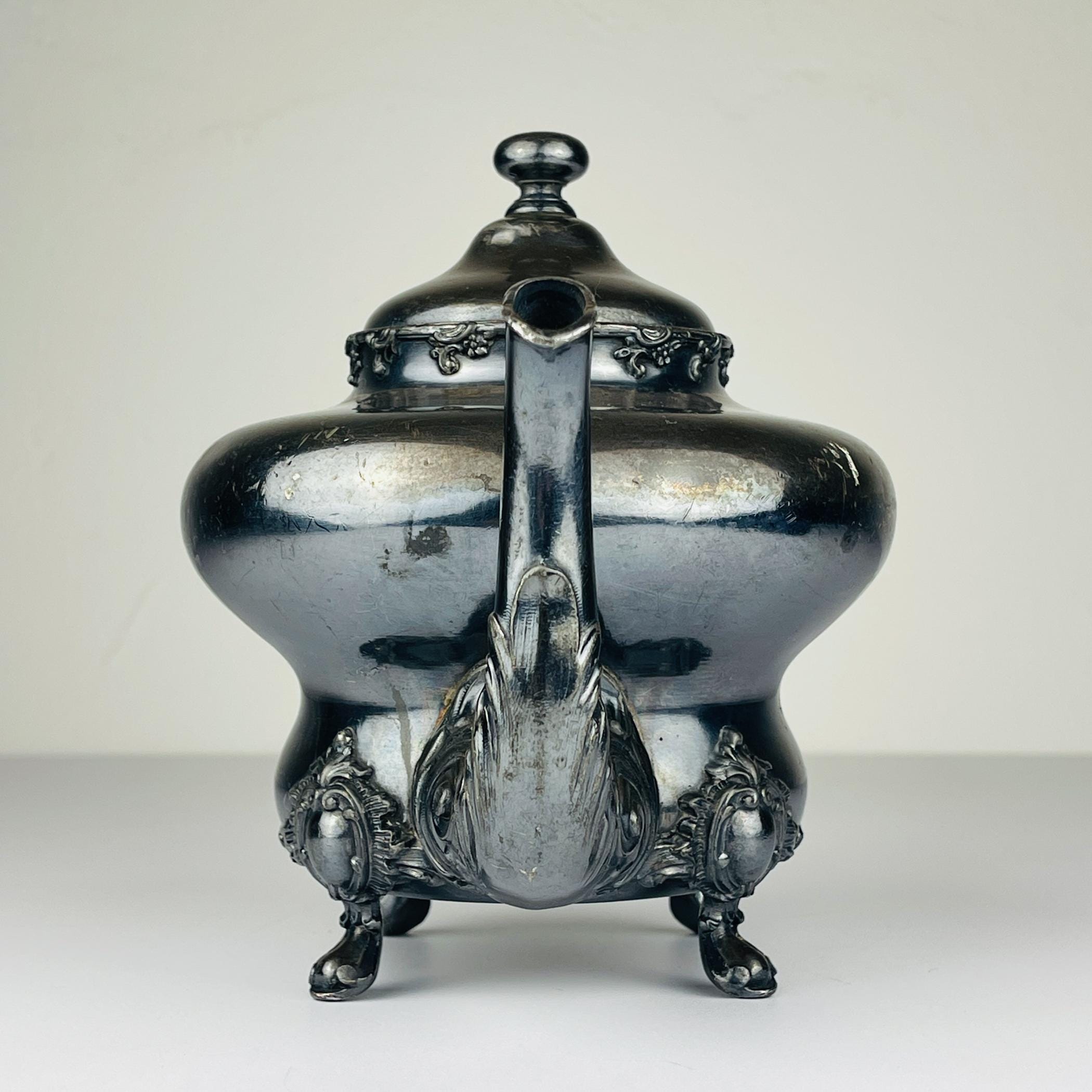 Antique silver plated teapot by Barbour Silver Company, USA, end of the 19th century