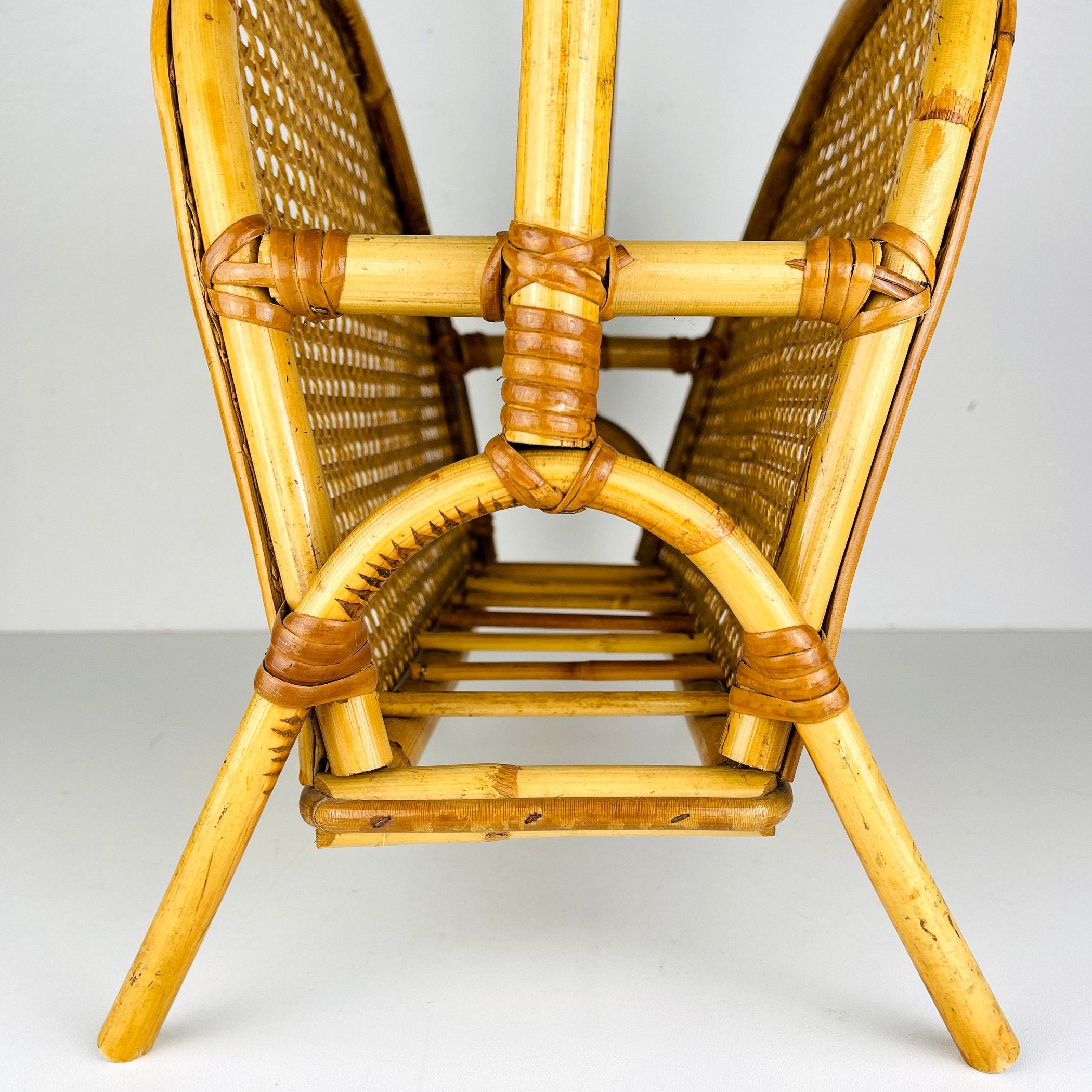 Vintage bamboo and Vienna straw magazine rack, Italy 1960s / Mid-century modern home decor