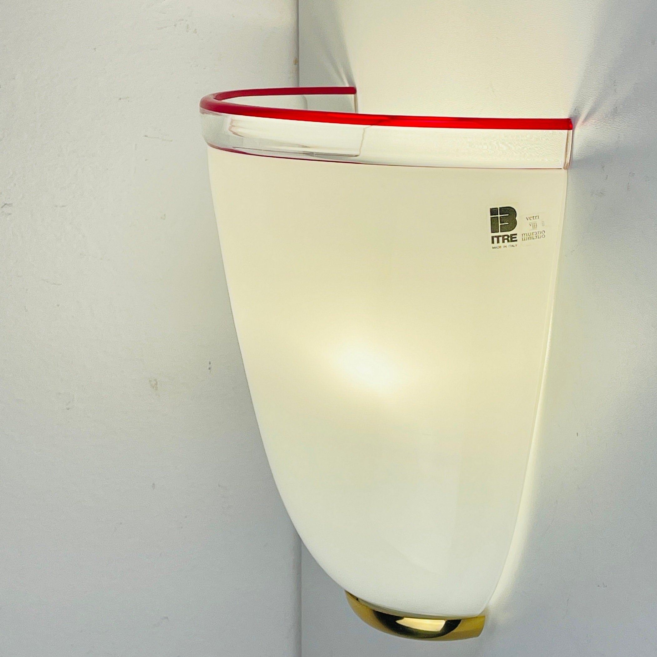 Vintage white and red murano wall lamp by ITRE, Italy 1980s MCM murano sconce