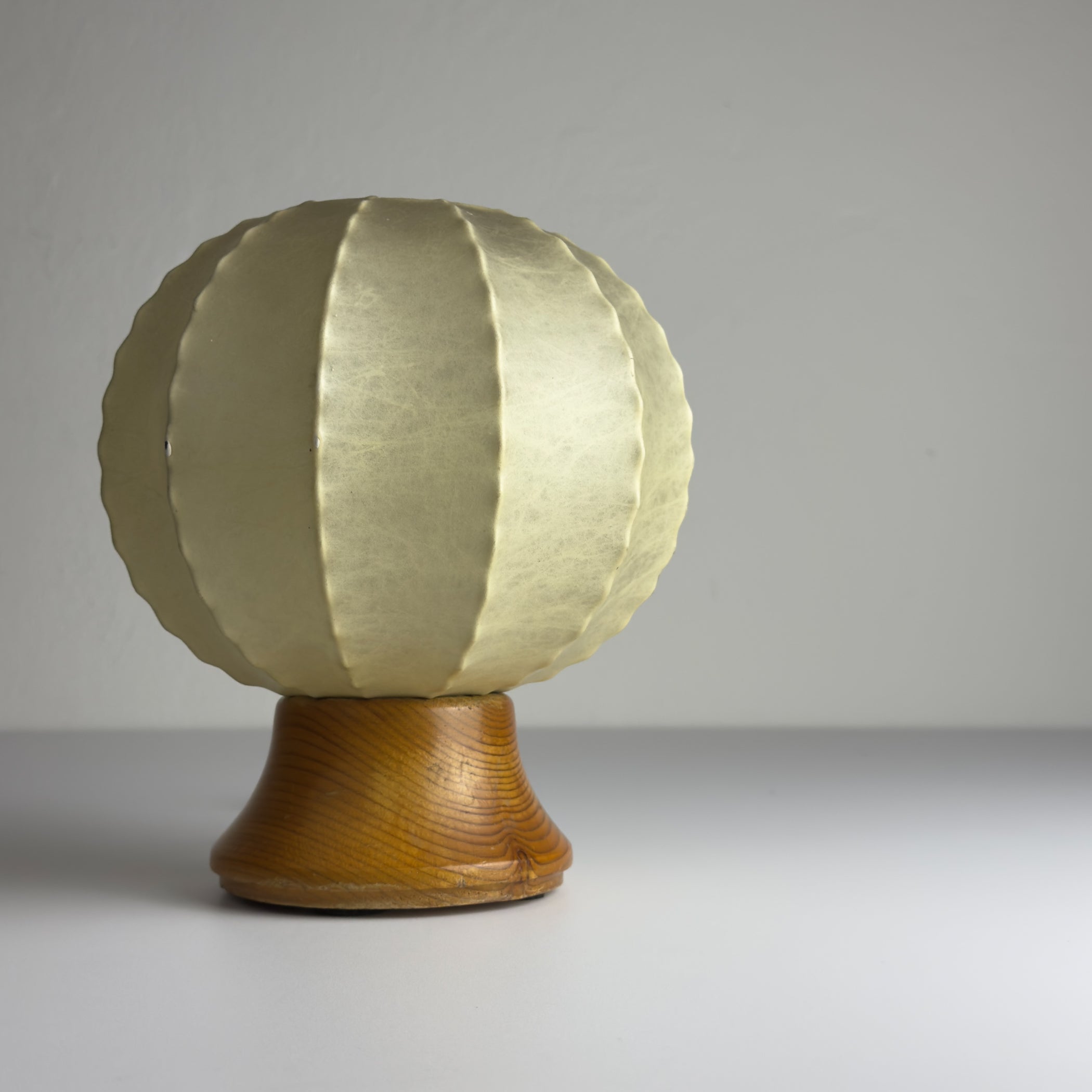 Mid-century table lamp Cocoon, Italy 1960s