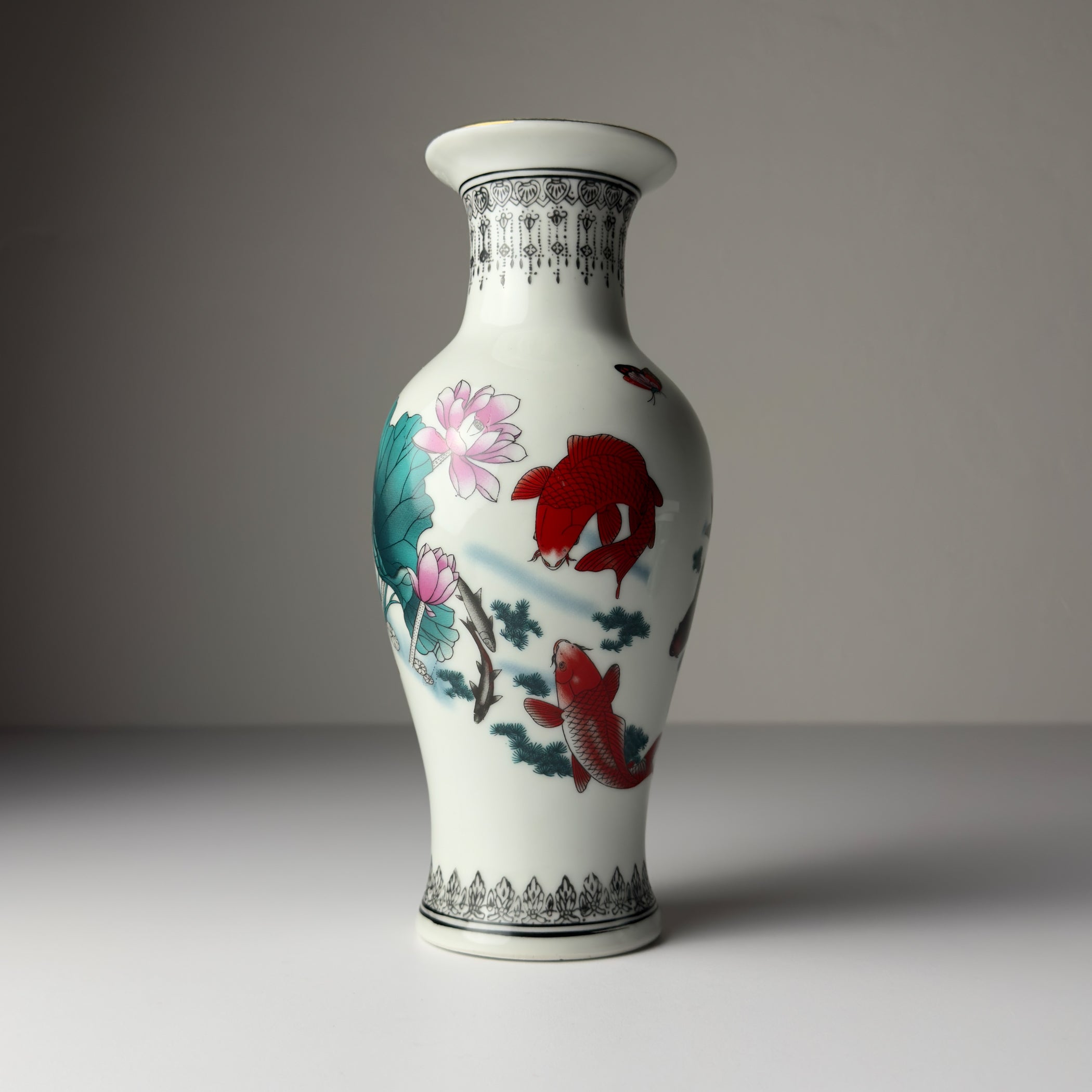 Vintage Chinese Export Porcelain Vase, Chine, 20th century