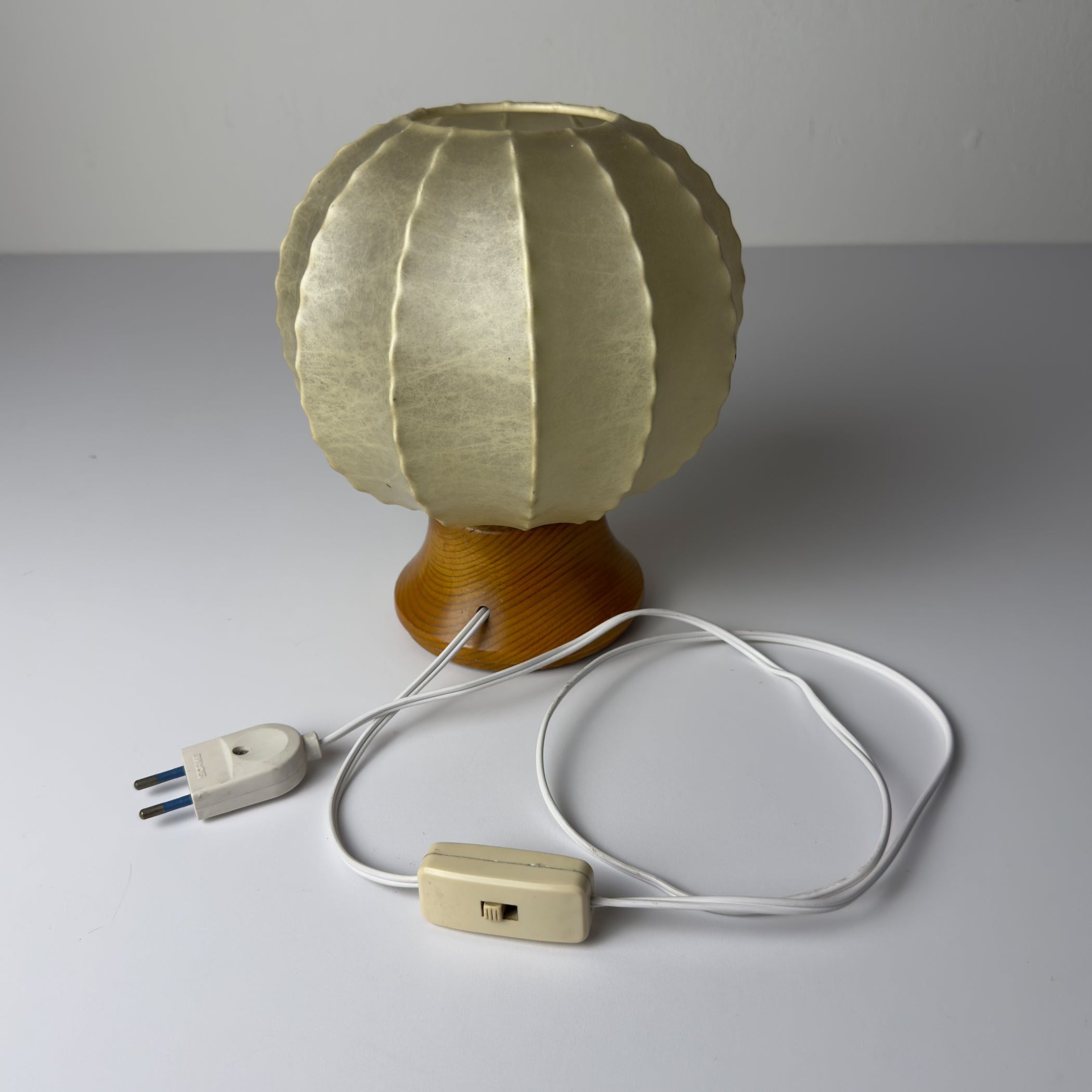Mid-century table lamp Cocoon, Italy 1960s