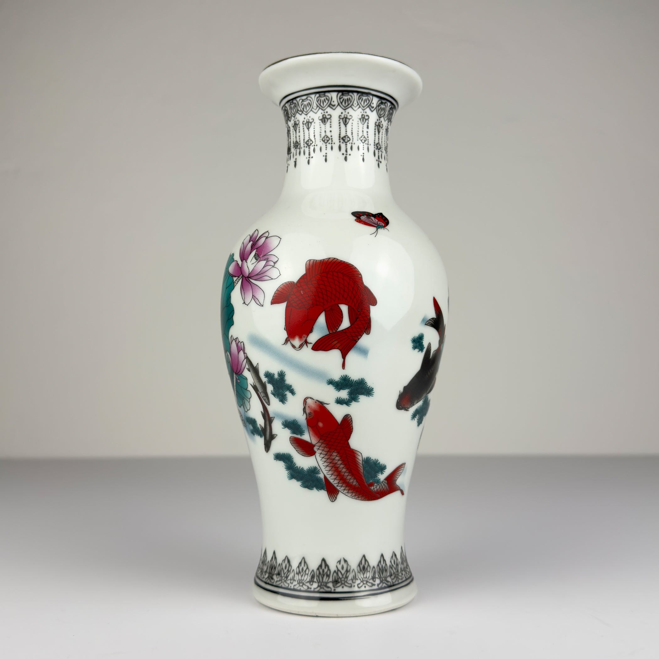 Vintage Chinese Export Porcelain Vase, Chine, 20th century