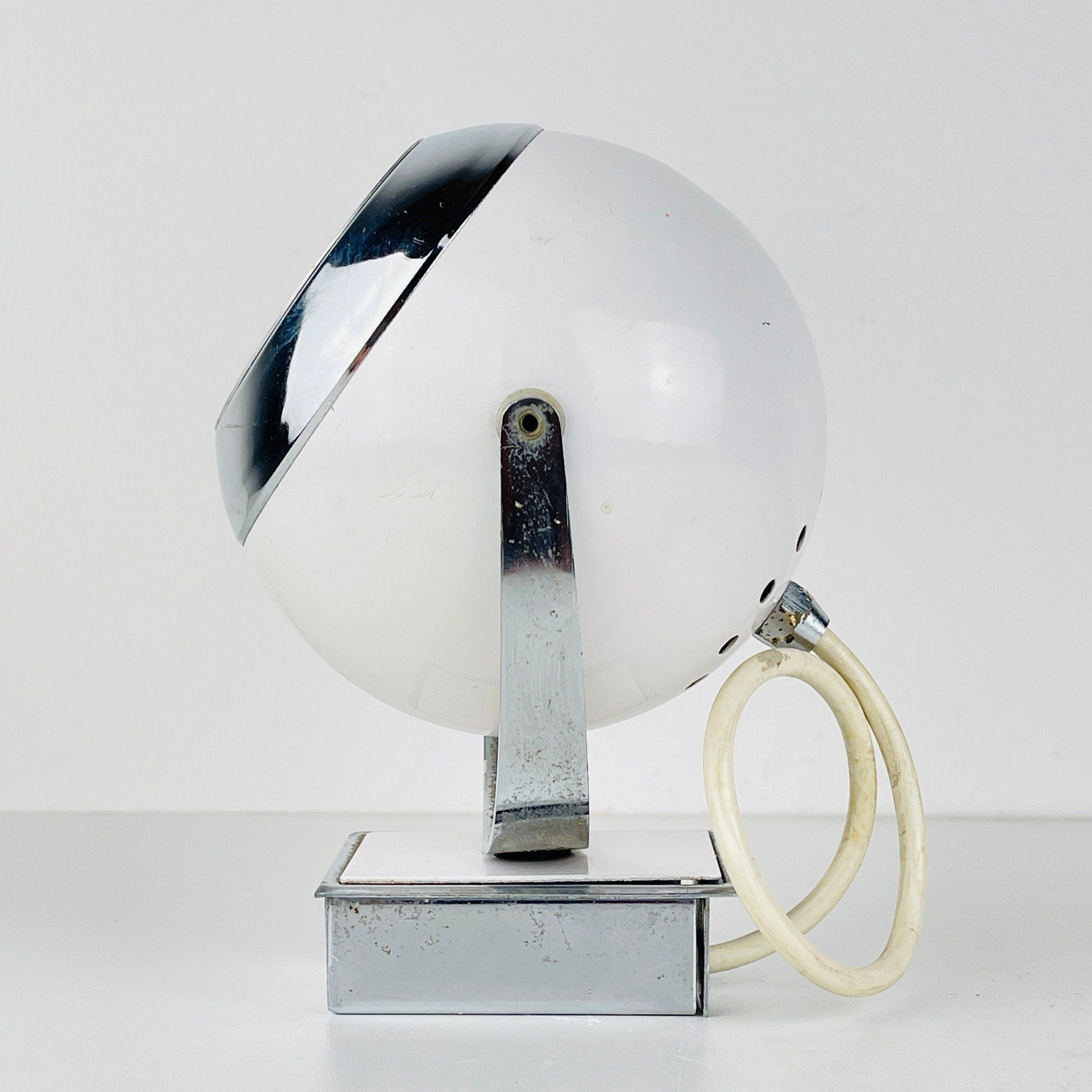 Mid-century white wall lamp Eyeball Italy 1960s Retro lighting Space Age Atomic