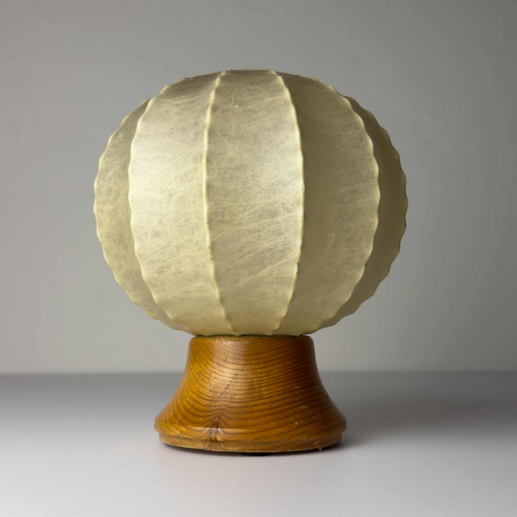 Mid-century table lamp Cocoon, Italy 1960s