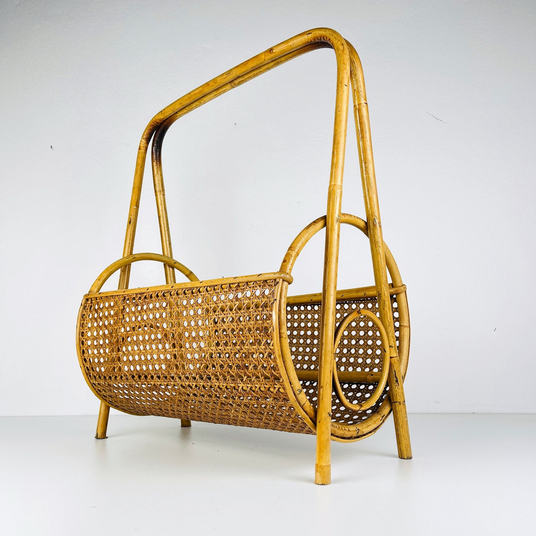 Vintage bamboo and Vienna straw magazine rack, Italy 1960s / Mid-century modern home decor