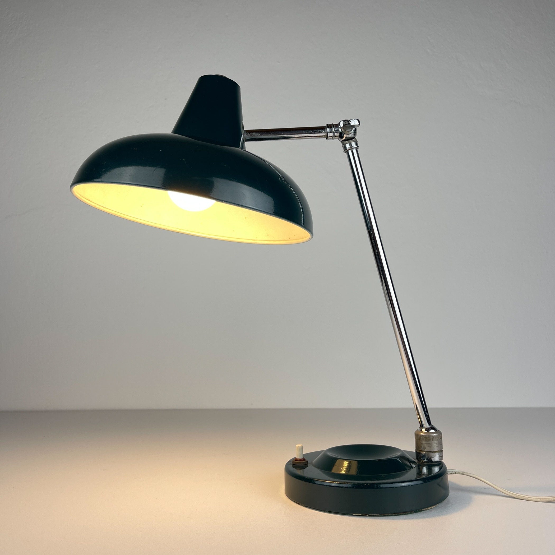 Green Industrial metal desk lamp Italy, 1960s, Mid-century office table lamp