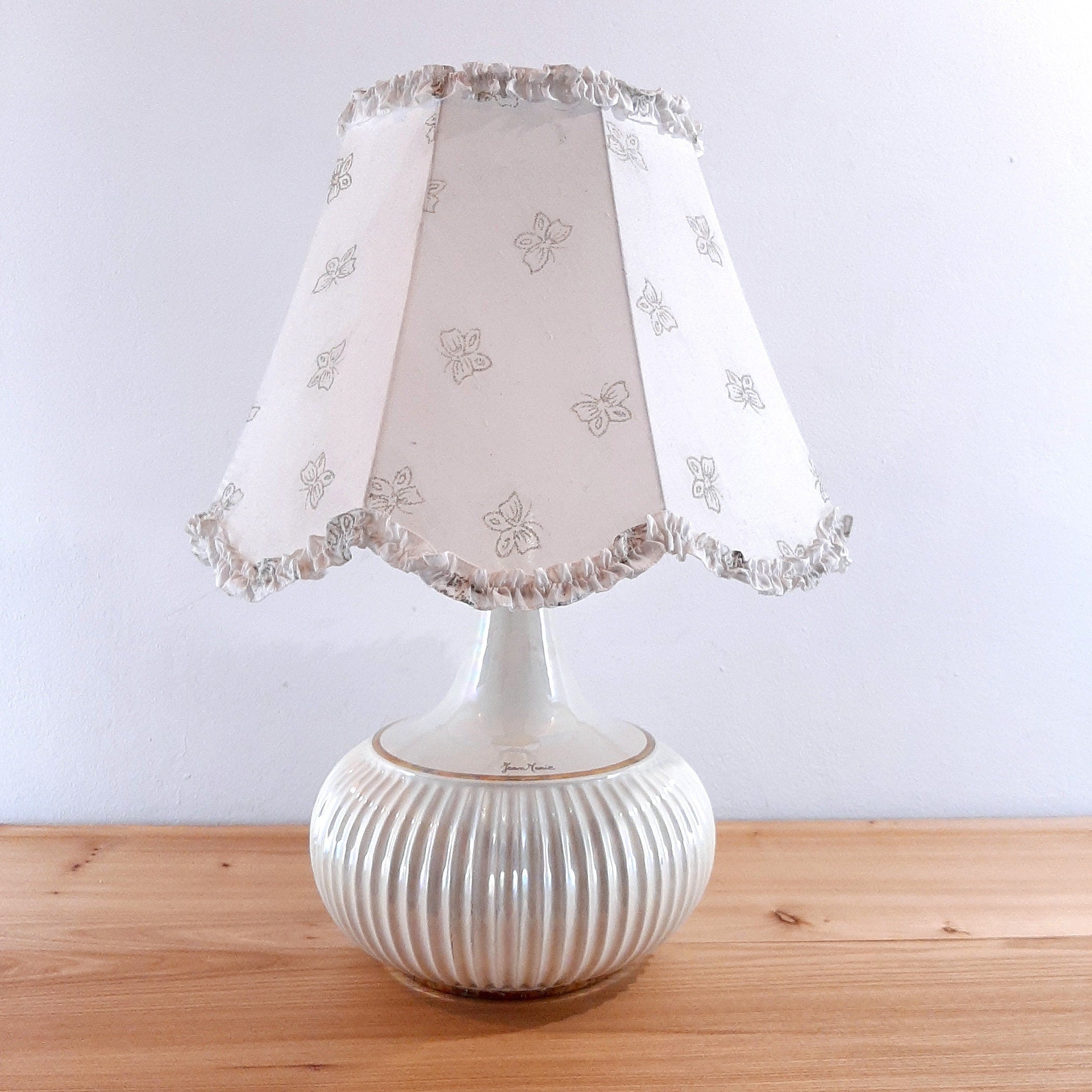 Retro nacre table lamp Jean Marie Italy 1970s Mid-century light