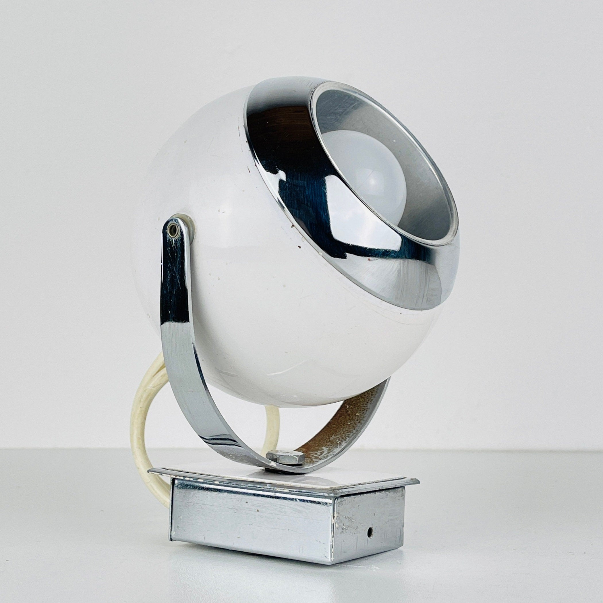 Mid-century white wall lamp Eyeball Italy 1960s Retro lighting Space Age Atomic