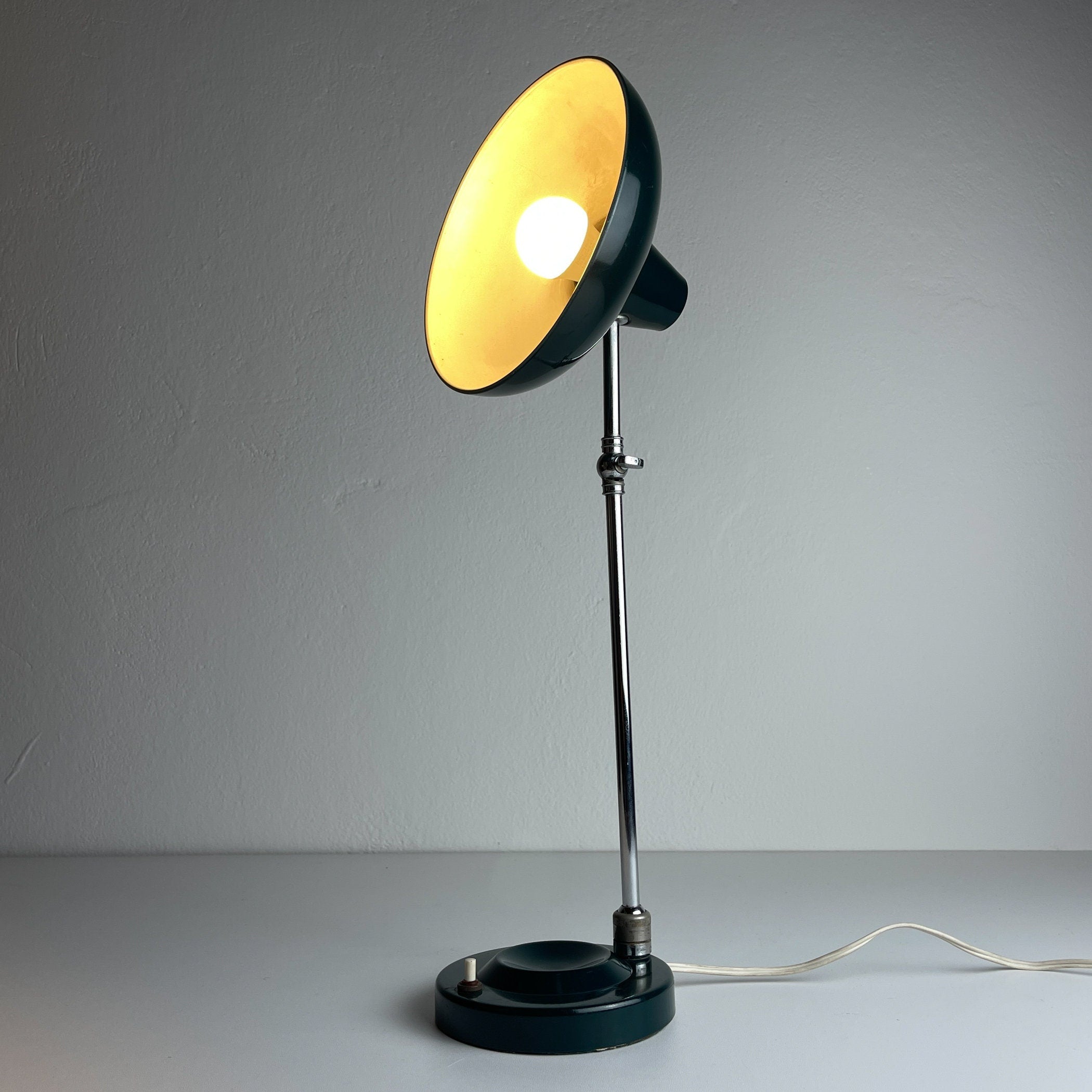 Green Industrial metal desk lamp Italy, 1960s, Mid-century office table lamp