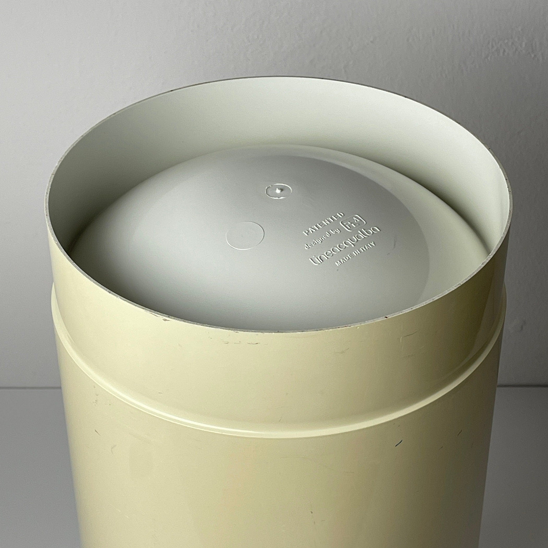 Mid-century plastic basket / umbrella stand designed by Lineacqualba Italy 1970s Vintage home decor