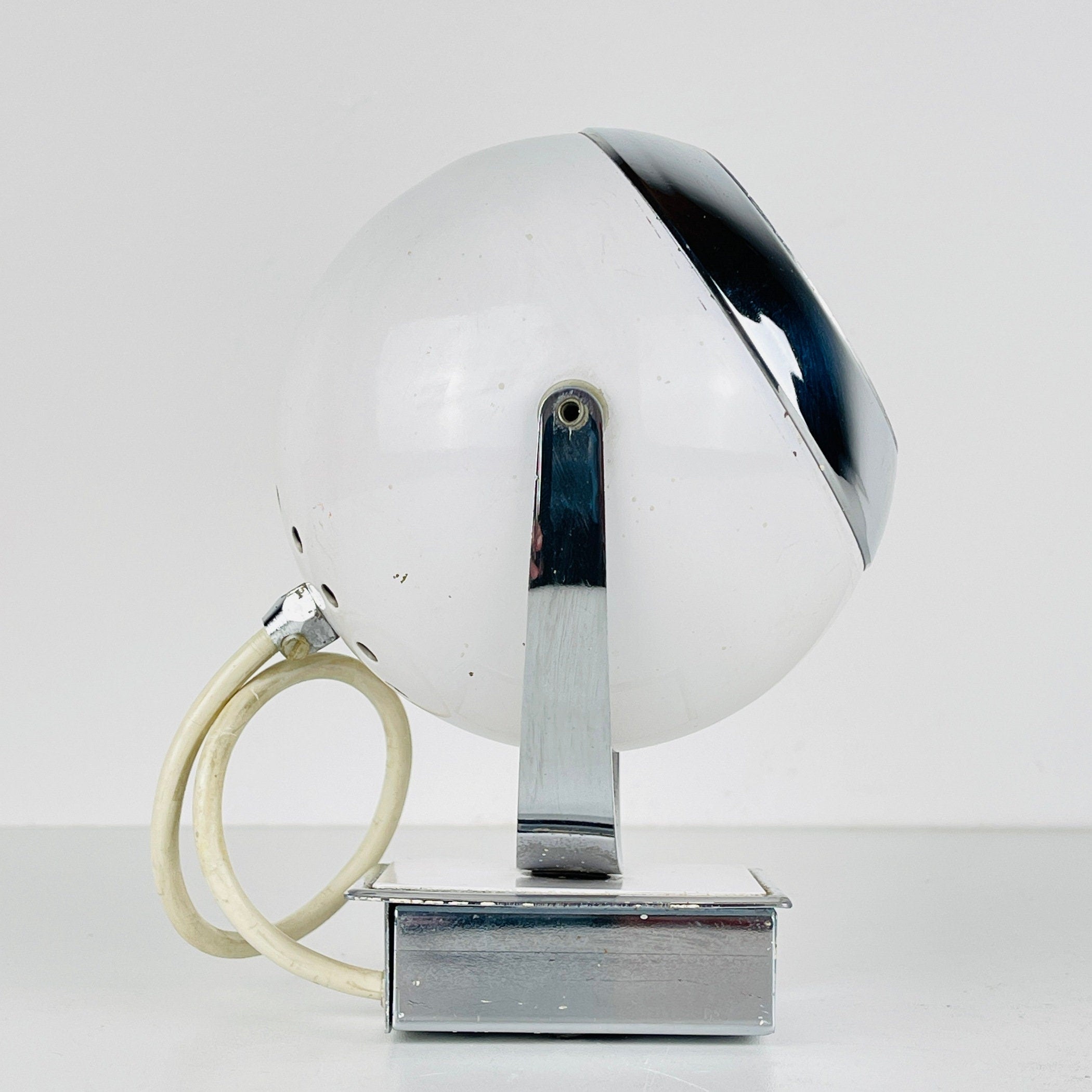 Mid-century white wall lamp Eyeball Italy 1960s Retro lighting Space Age Atomic