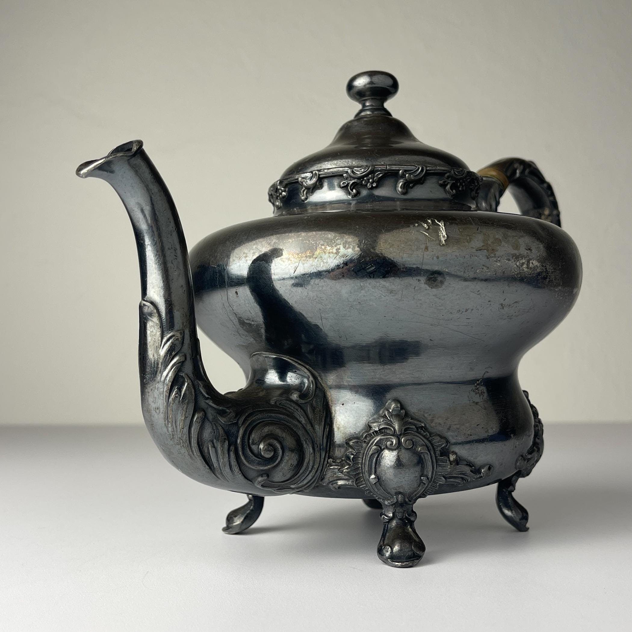 Antique silver plated teapot by Barbour Silver Company, USA, end of the 19th century