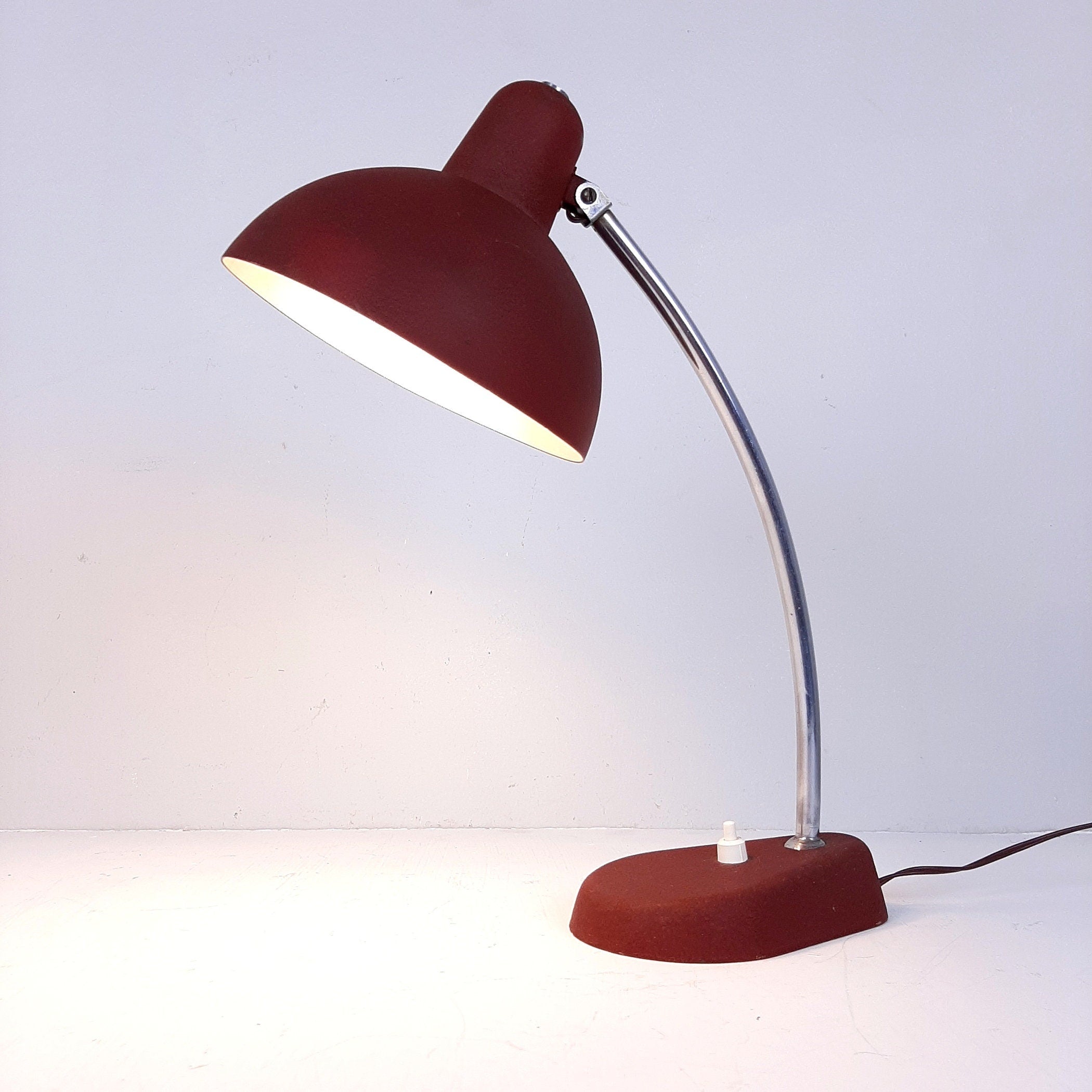 Vintage Burgundy Metal Desk Lamp: Italian Ministerial Lamp, 1950s