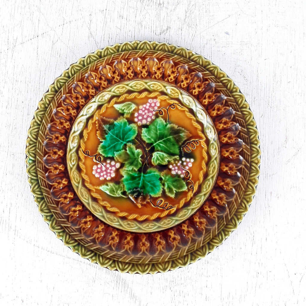 Villeroy & Boch Majolica Plate: 70s Retro Grape Decor