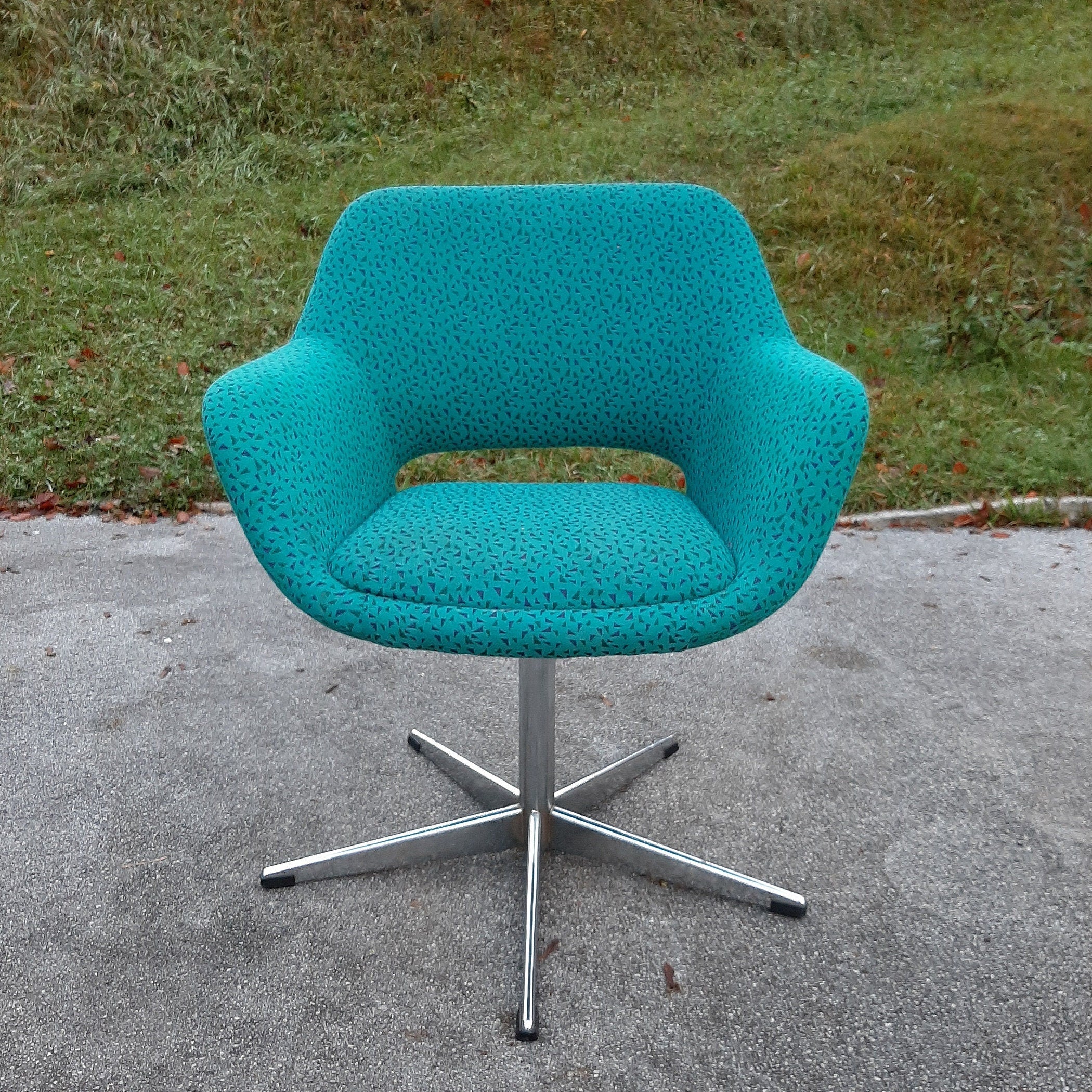 Vintage Mid-Century Modern Swivel Chair: Stol Kamnik, Yugoslavia