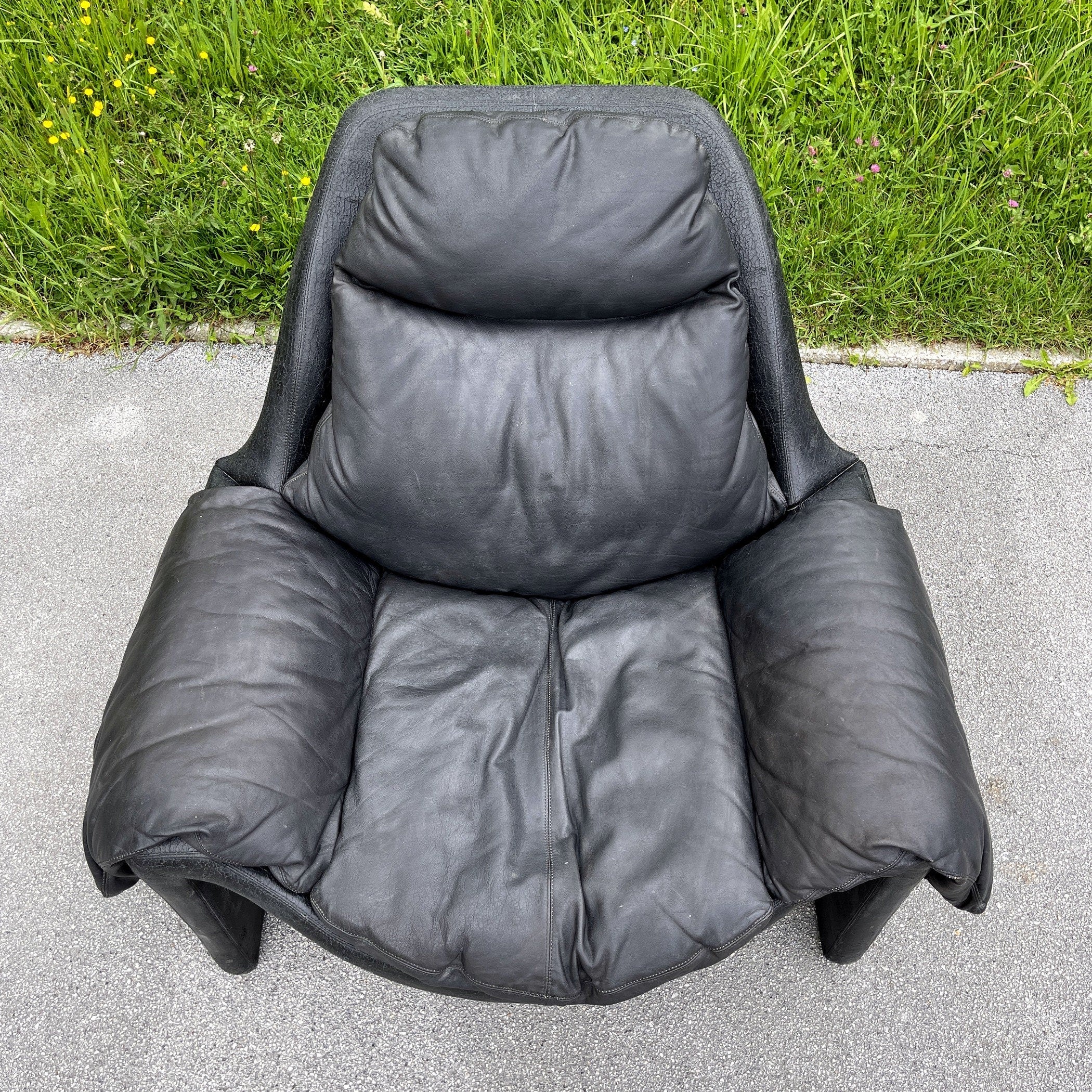 P60 lounge black chair by Vittorio Introini for Saporiti Italy 1960s