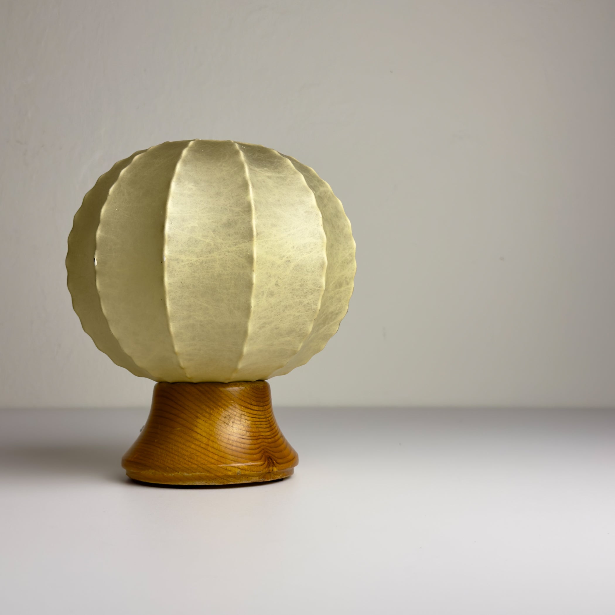 Mid-century table lamp Cocoon, Italy 1960s