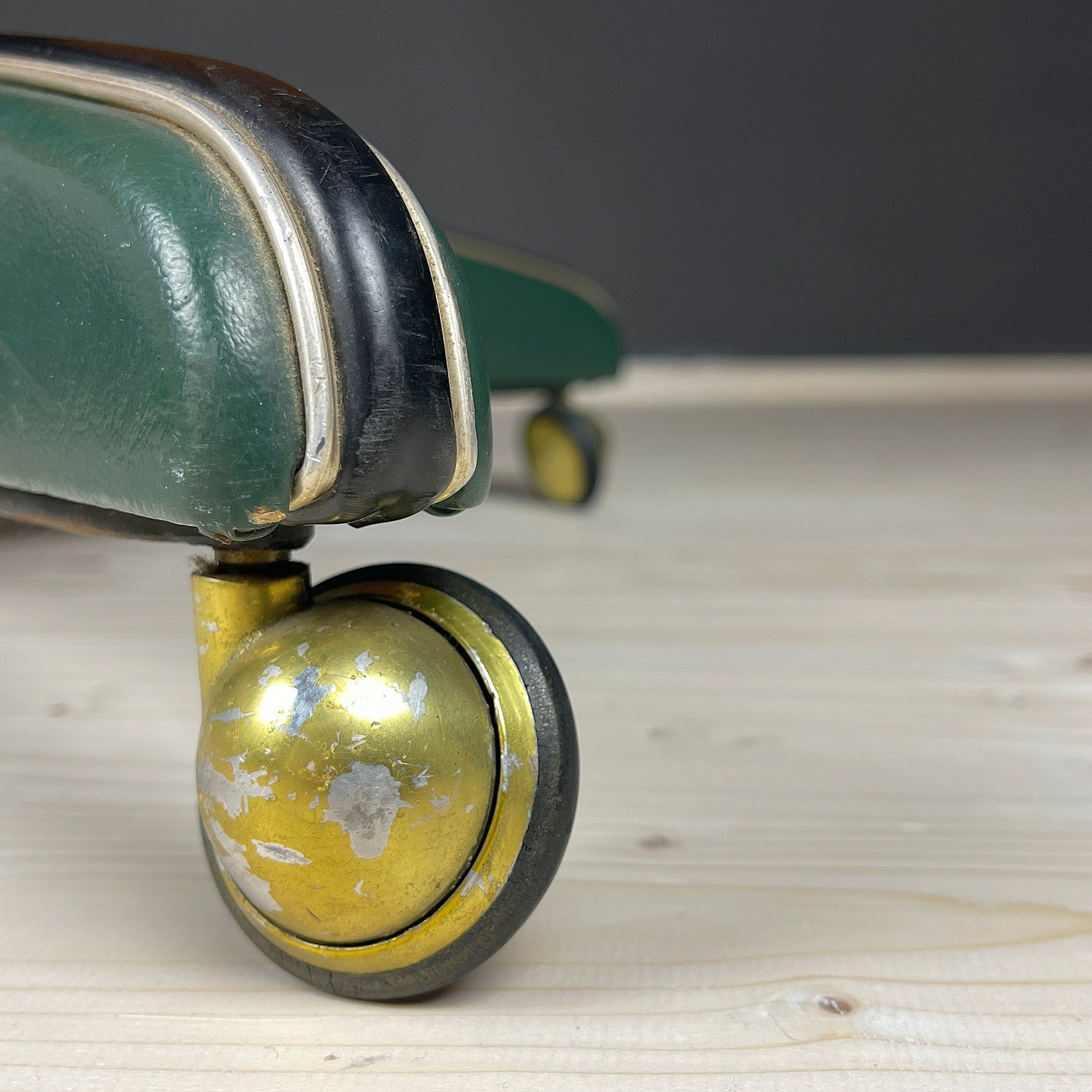 Mid-century swivel green office chair by Umberto Mascagni Italy 1950s Modernist Italian Loft Office
