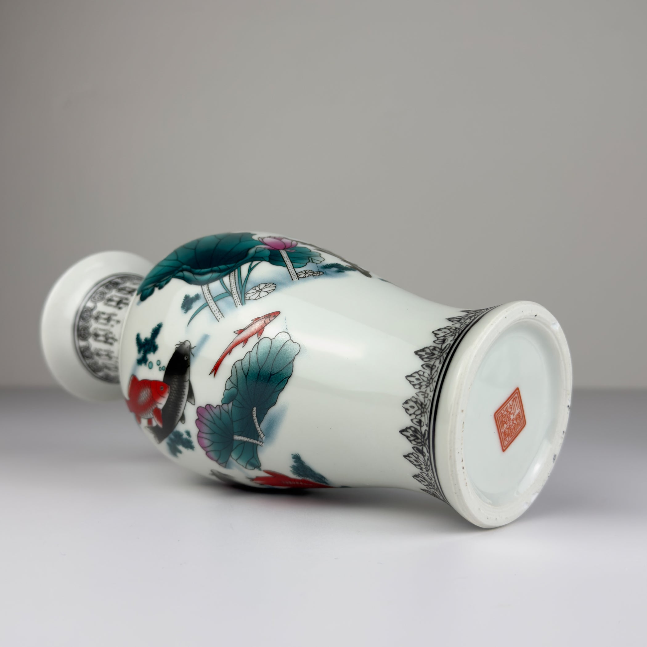 Vintage Chinese Export Porcelain Vase, Chine, 20th century