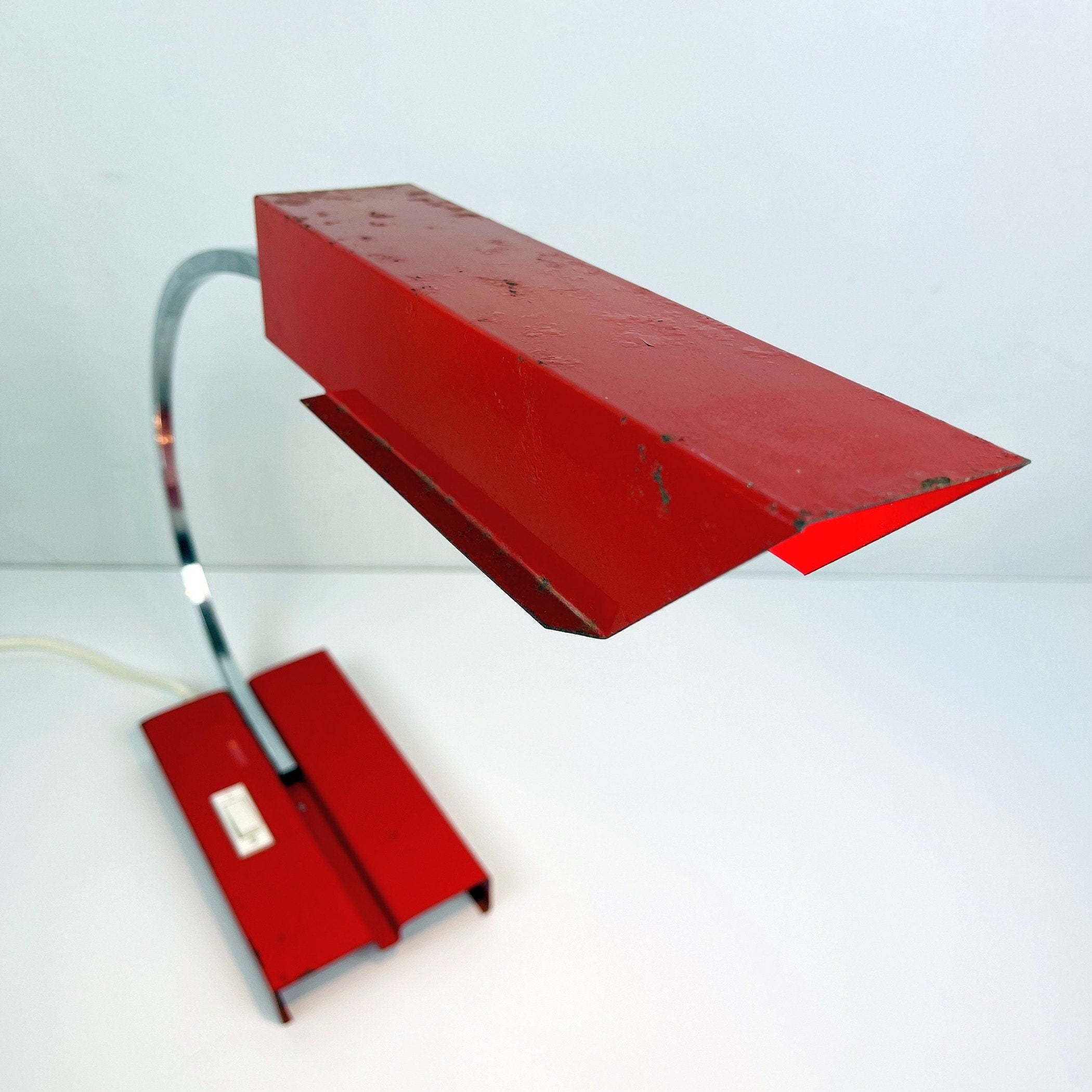 Vintage Red Metal Desk Lamp: Mid-Century Modern Office Lighting