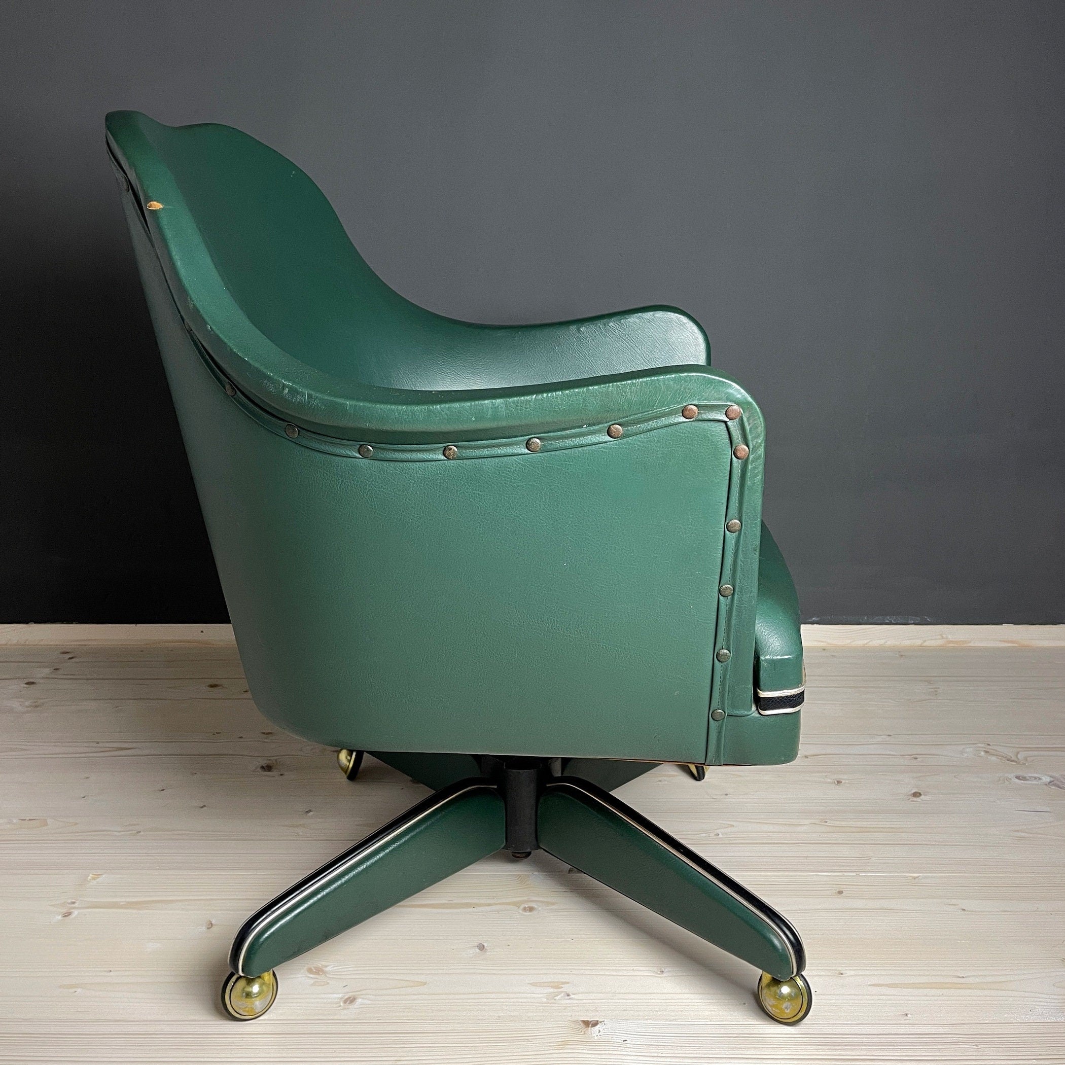Mid-century swivel green office chair by Umberto Mascagni Italy 1950s Modernist Italian Loft Office