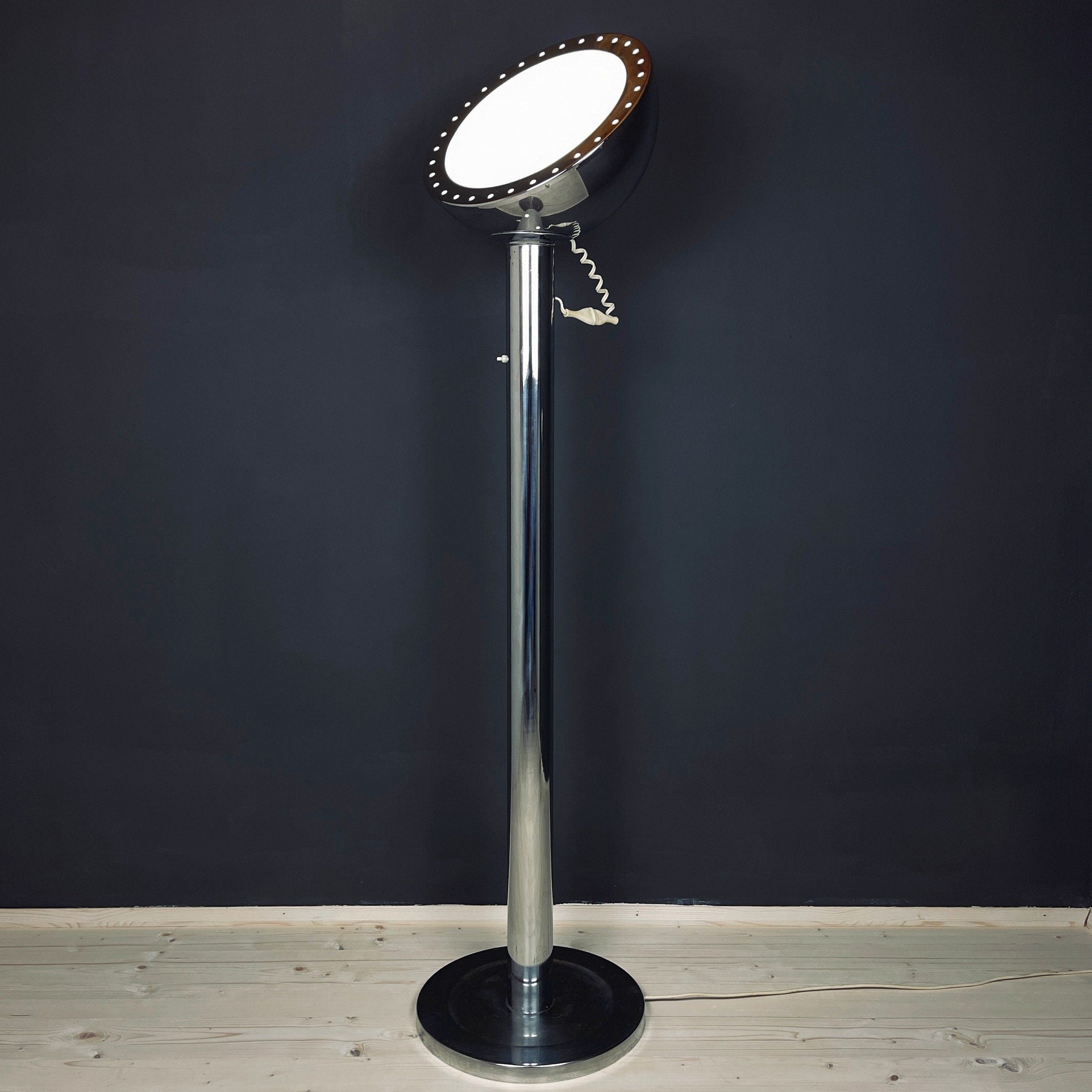 Metal floor lamp with magnet by Goffredo Reggiani Italy 1960s