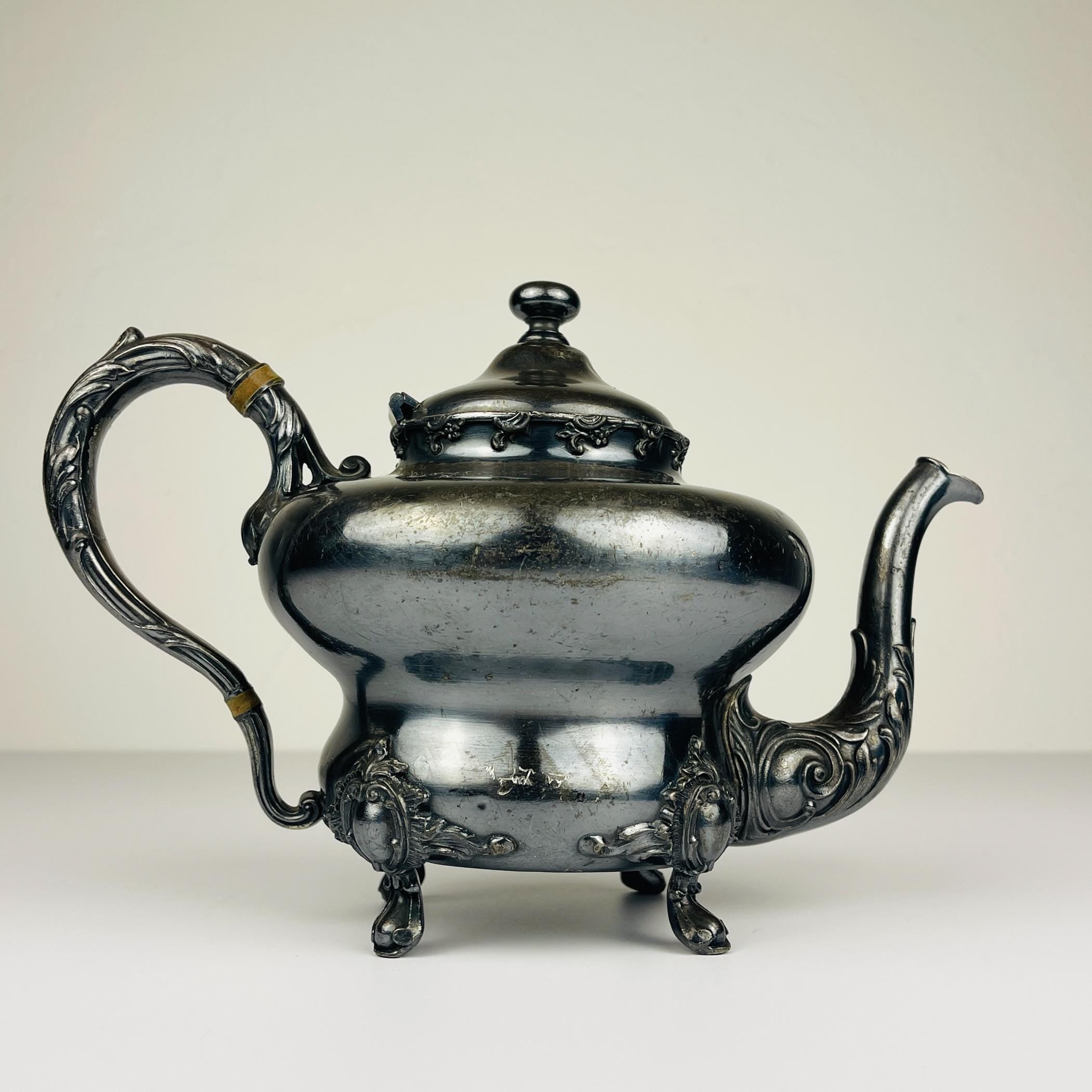 Antique silver plated teapot by Barbour Silver Company, USA, end of the 19th century