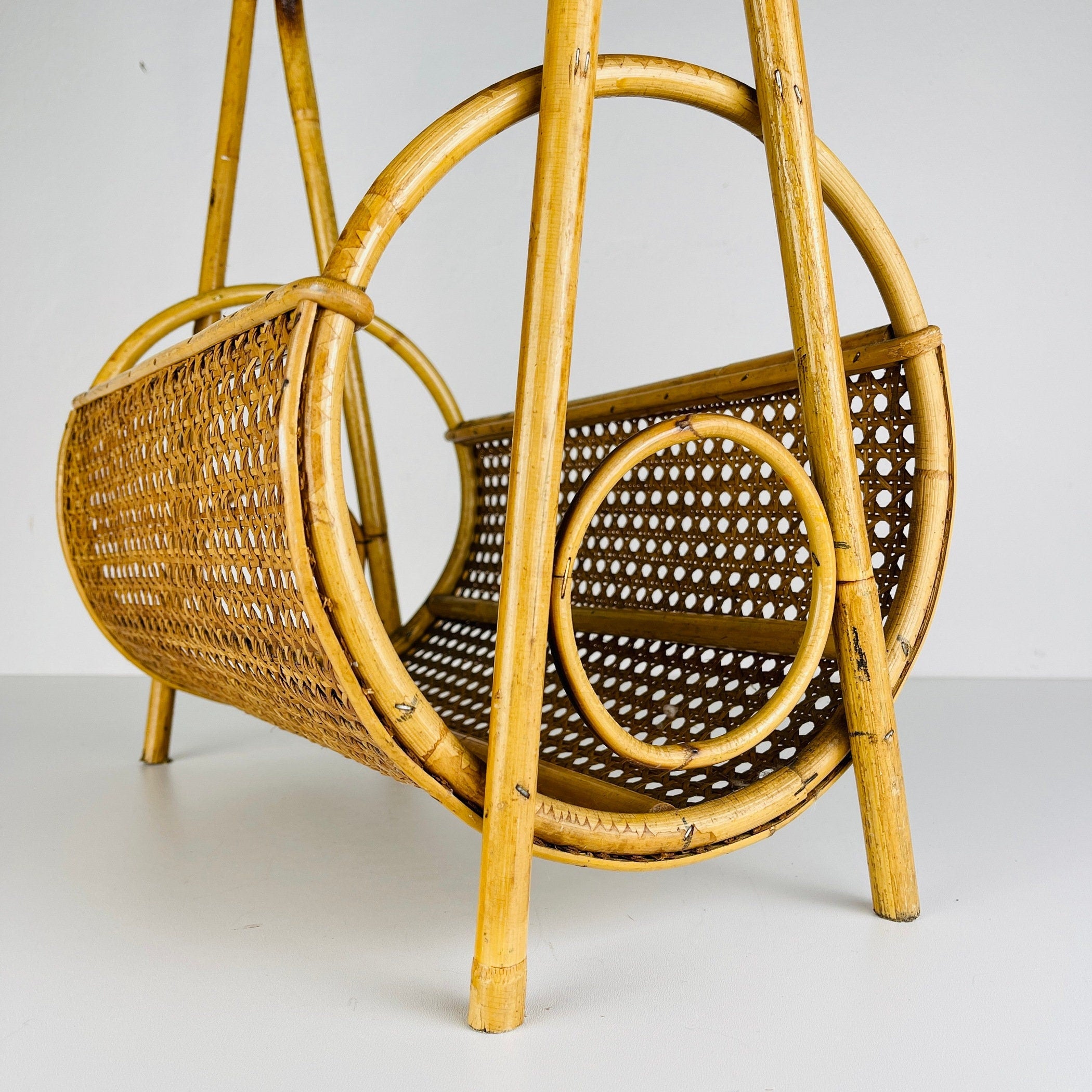 Vintage bamboo and Vienna straw magazine rack, Italy 1960s / Mid-century modern home decor