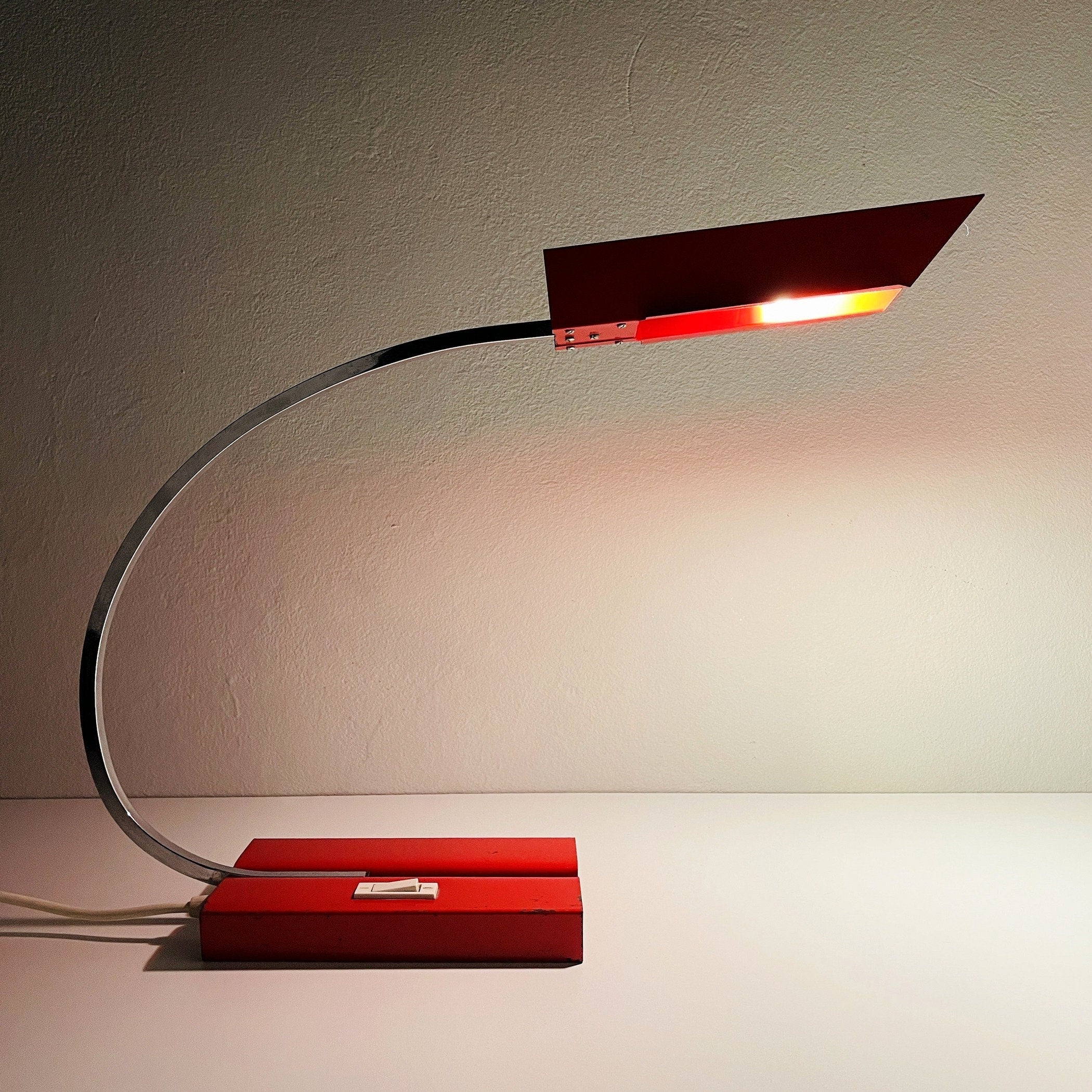 Vintage Red Metal Desk Lamp: Mid-Century Modern Office Lighting