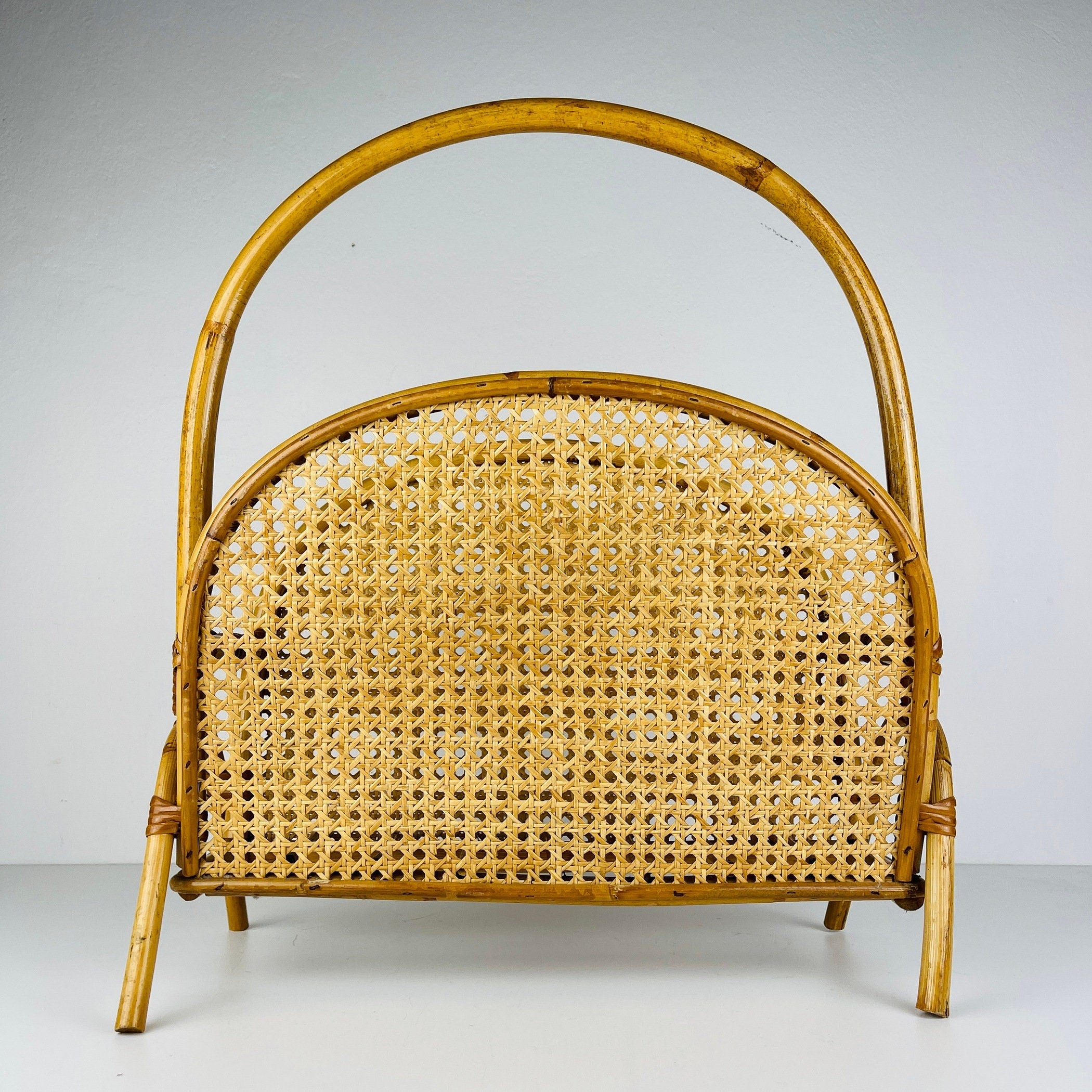 Vintage bamboo and Vienna straw magazine rack, Italy 1960s / Mid-century modern home decor