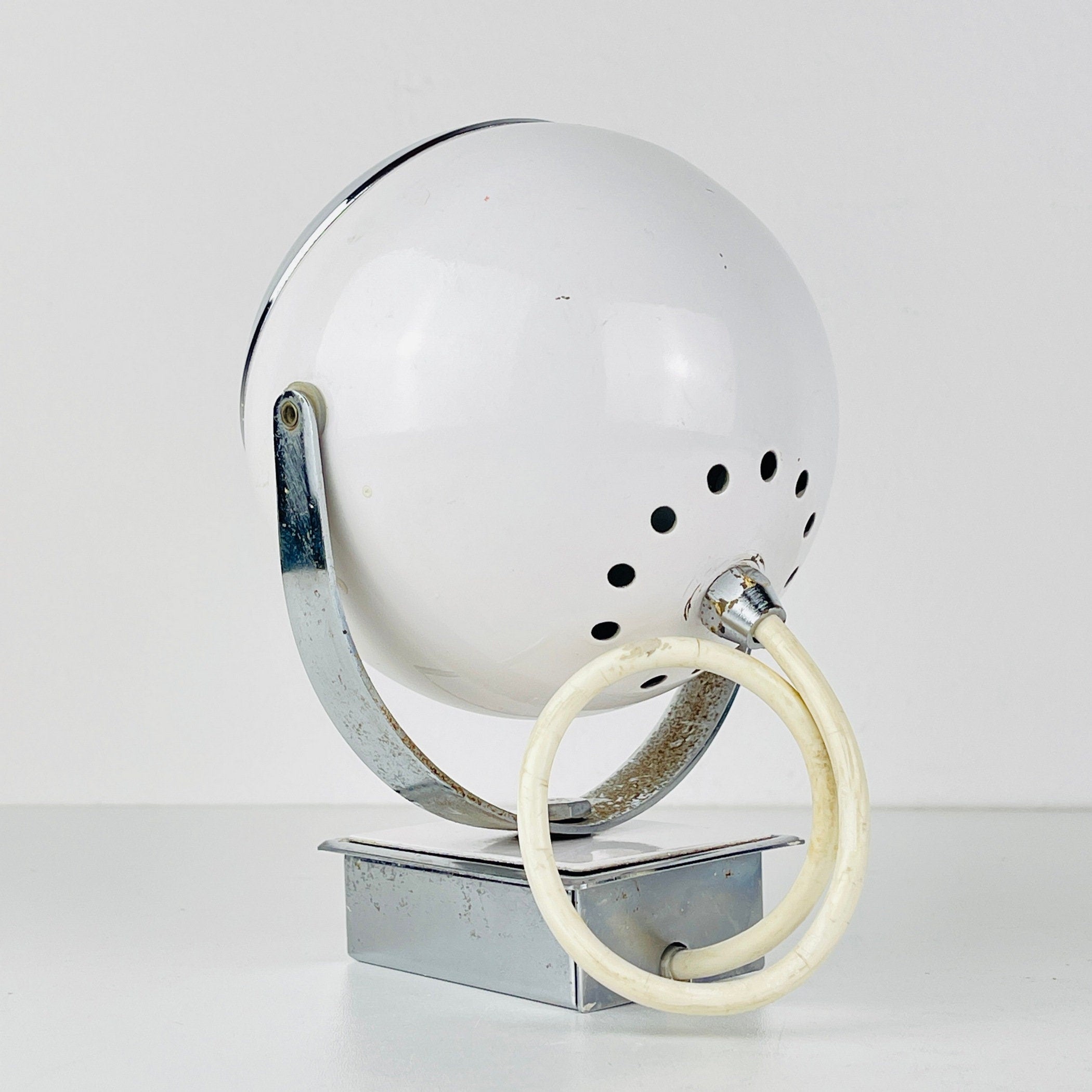 Mid-century white wall lamp Eyeball Italy 1960s Retro lighting Space Age Atomic