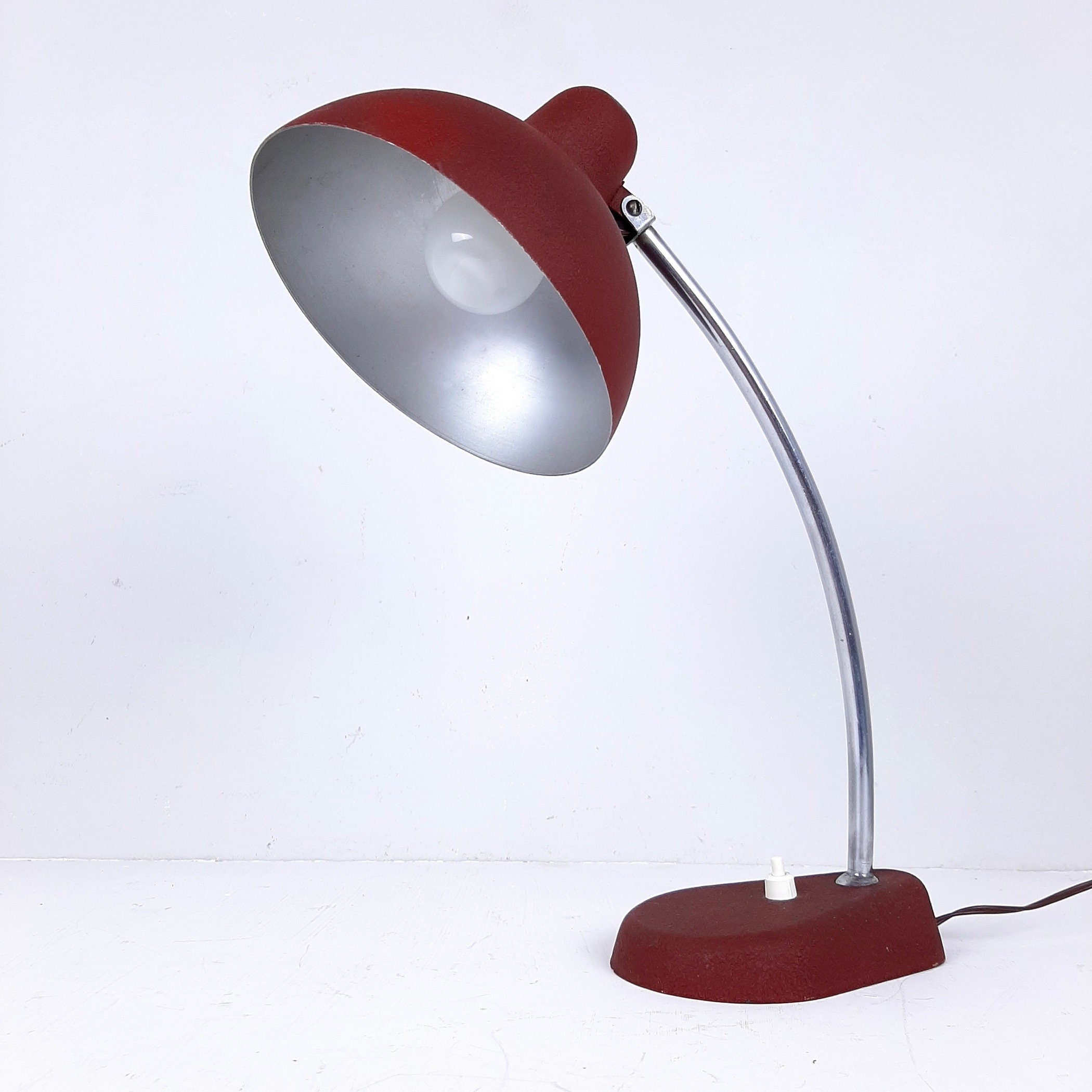 Vintage Burgundy Metal Desk Lamp: Italian Ministerial Lamp, 1950s