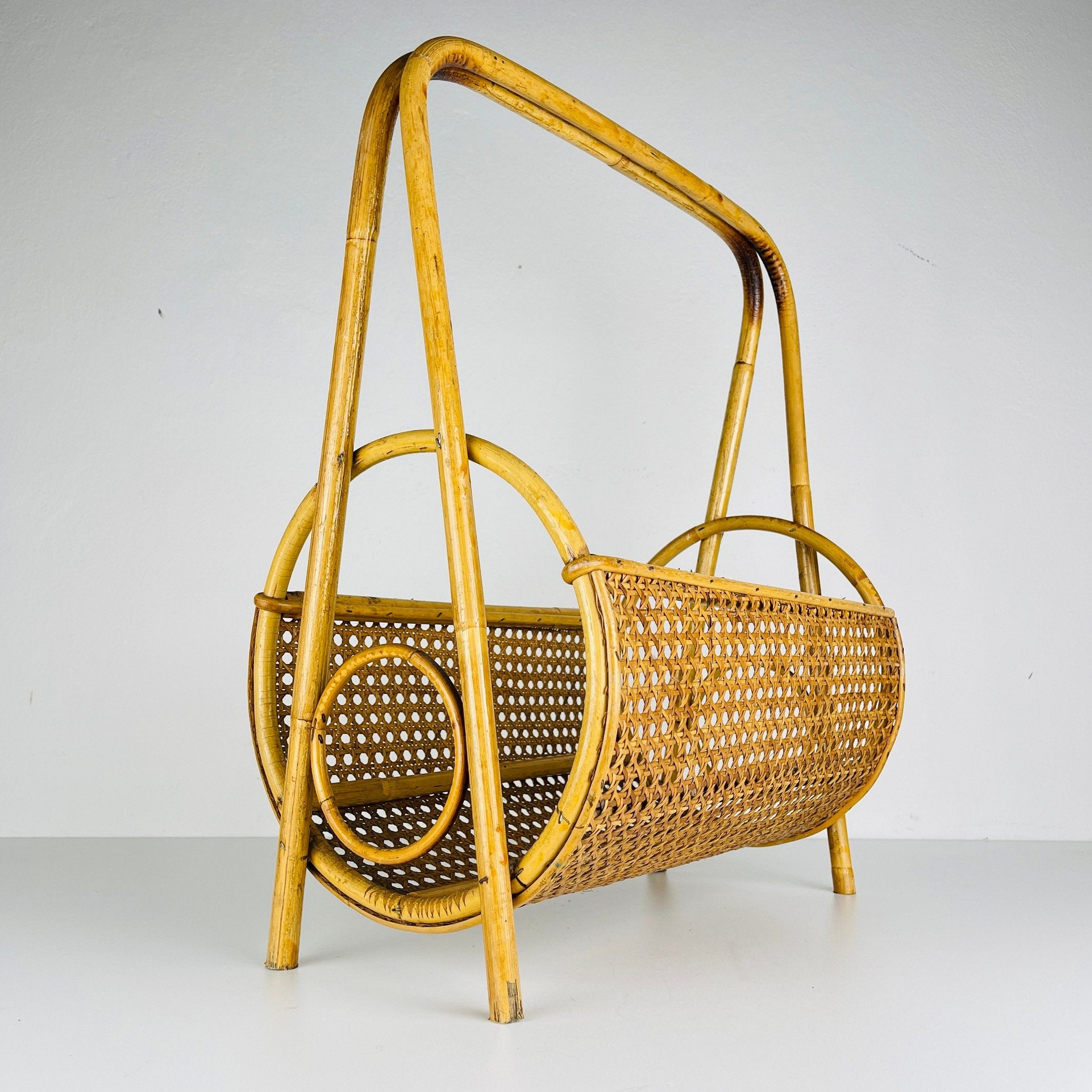 Vintage bamboo and Vienna straw magazine rack, Italy 1960s / Mid-century modern home decor