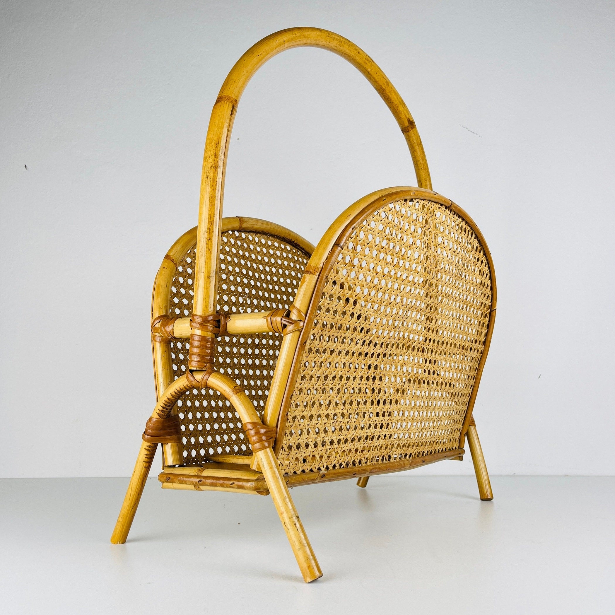 Vintage bamboo and Vienna straw magazine rack, Italy 1960s / Mid-century modern home decor