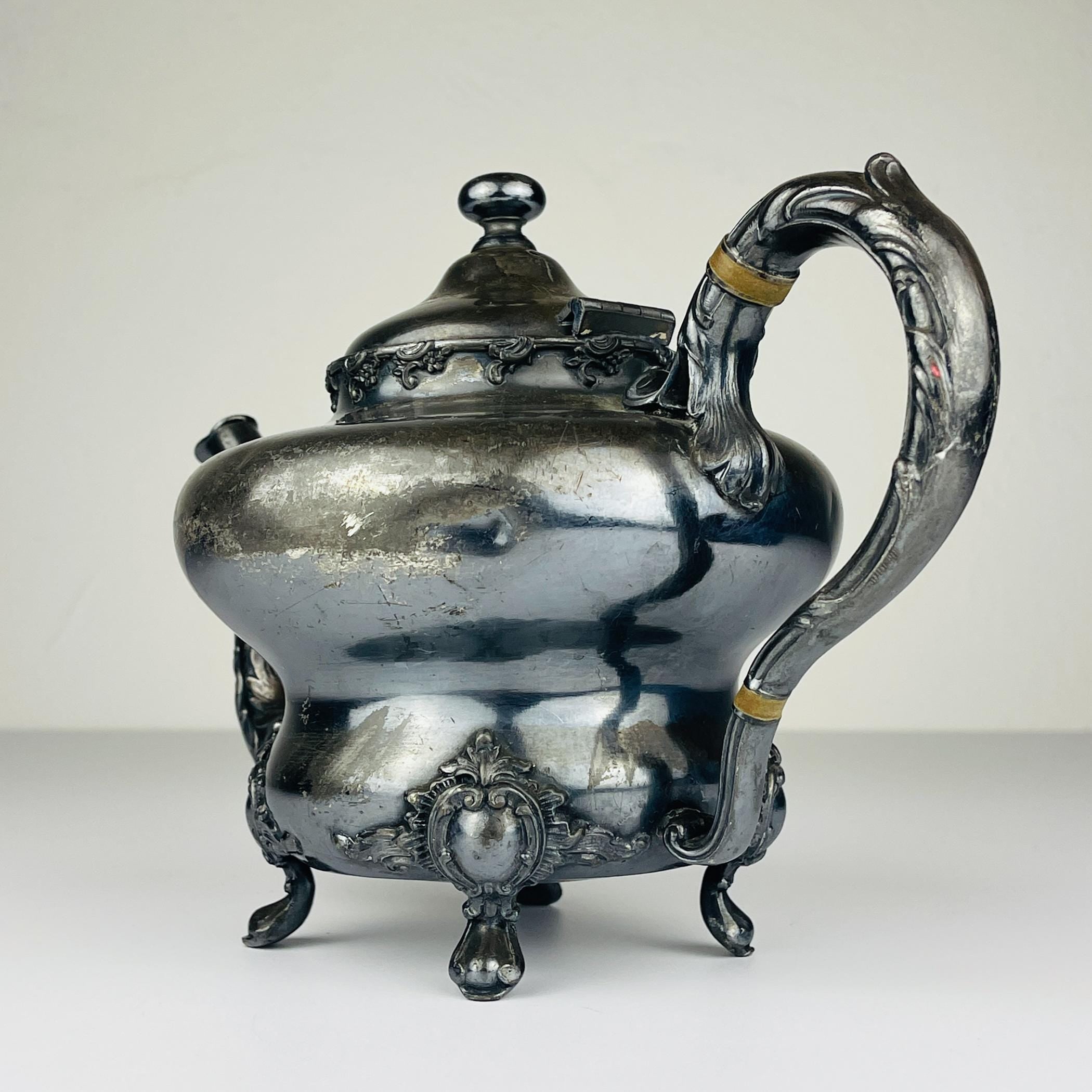 Antique silver plated teapot by Barbour Silver Company, USA, end of the 19th century