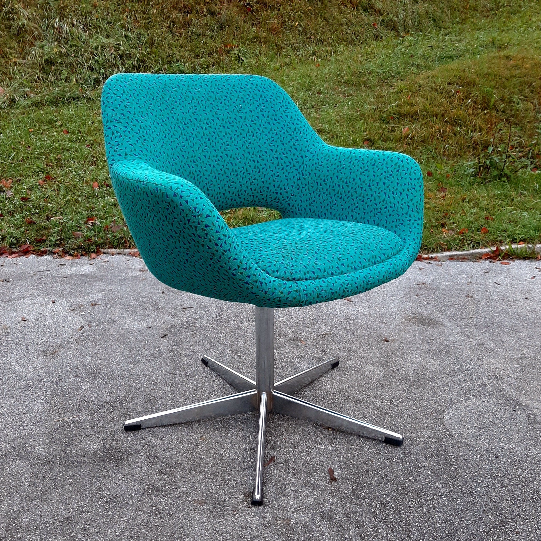Vintage Mid-Century Modern Swivel Chair: Stol Kamnik, Yugoslavia
