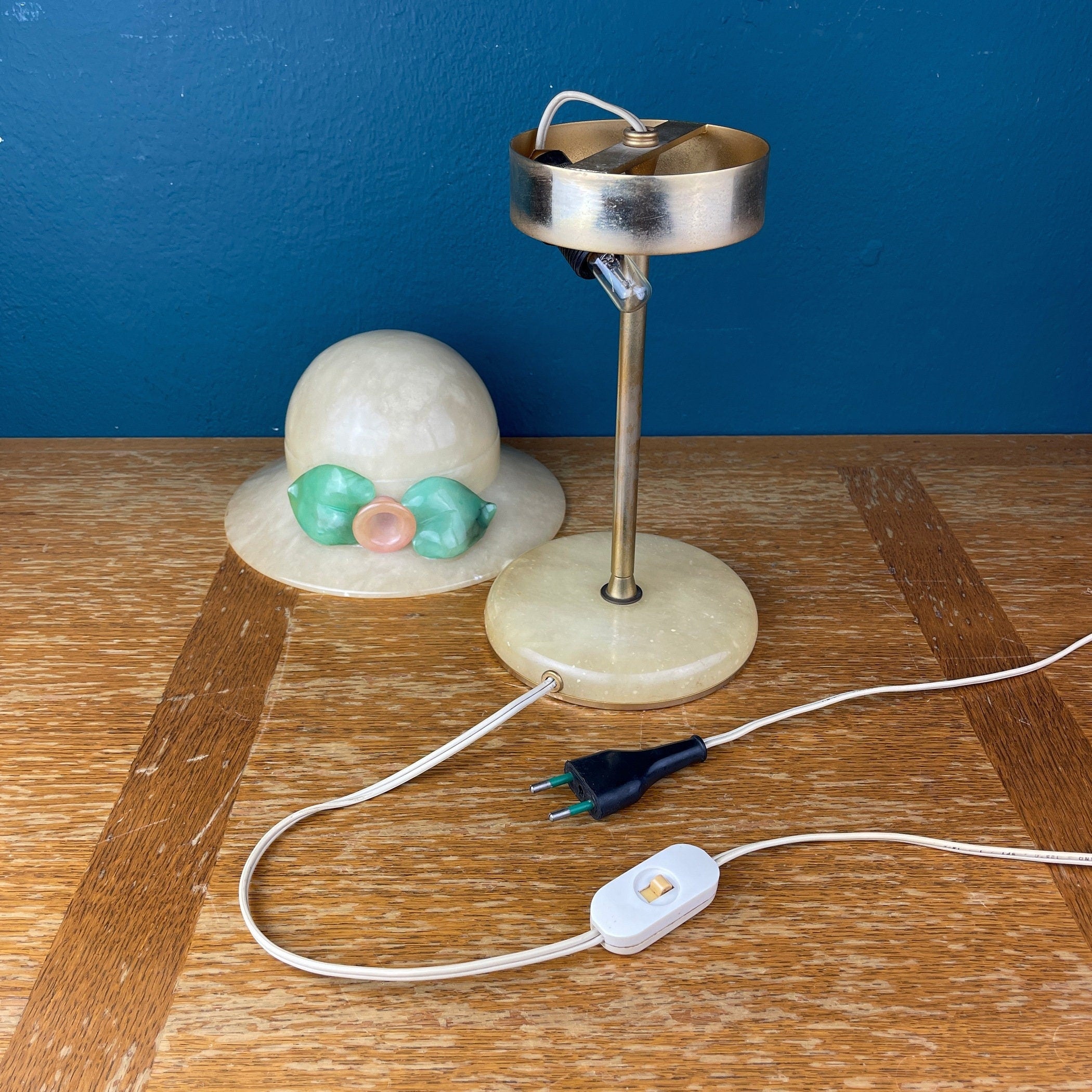 Vintage Alabaster Lady Hat Table Lamp - 1970s Italian Lighting