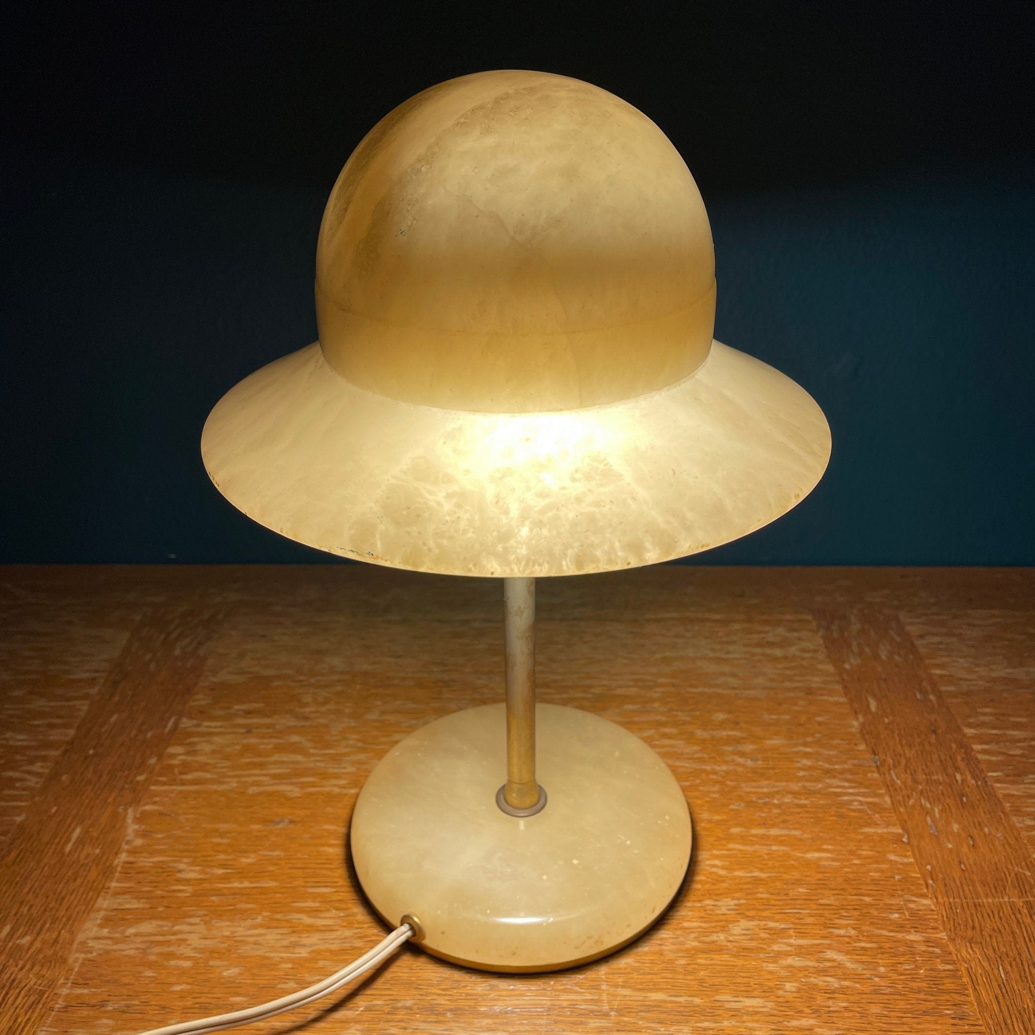 Vintage Alabaster Lady Hat Table Lamp - 1970s Italian Lighting