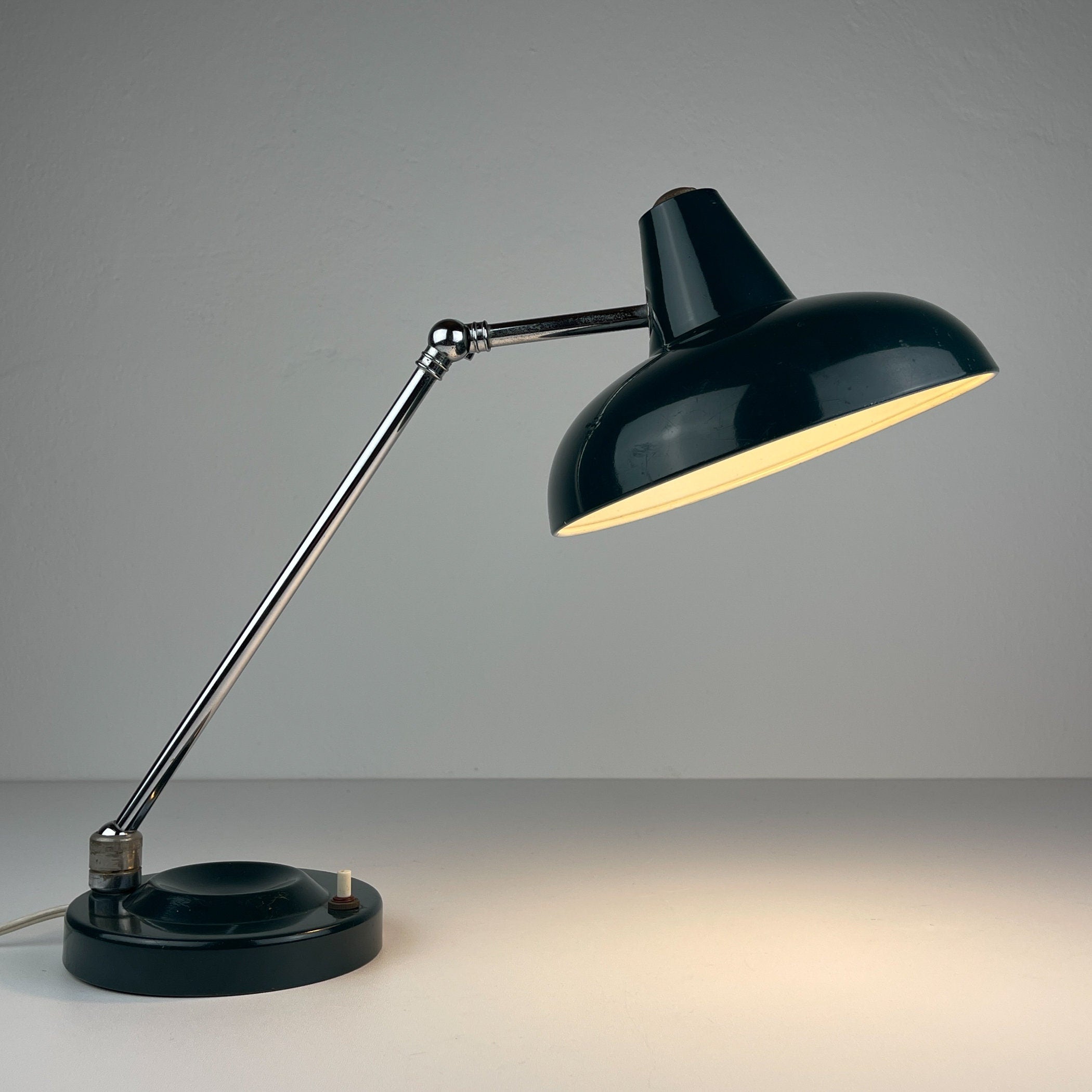 Green Industrial metal desk lamp Italy, 1960s, Mid-century office table lamp