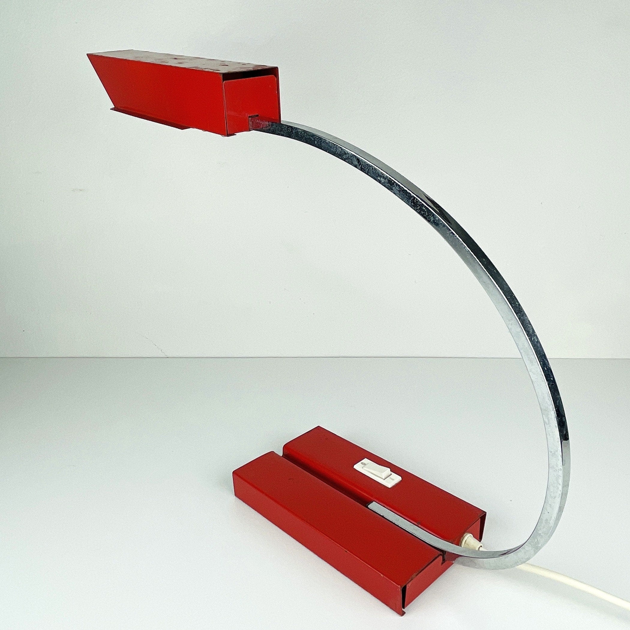 Vintage Red Metal Desk Lamp: Mid-Century Modern Office Lighting