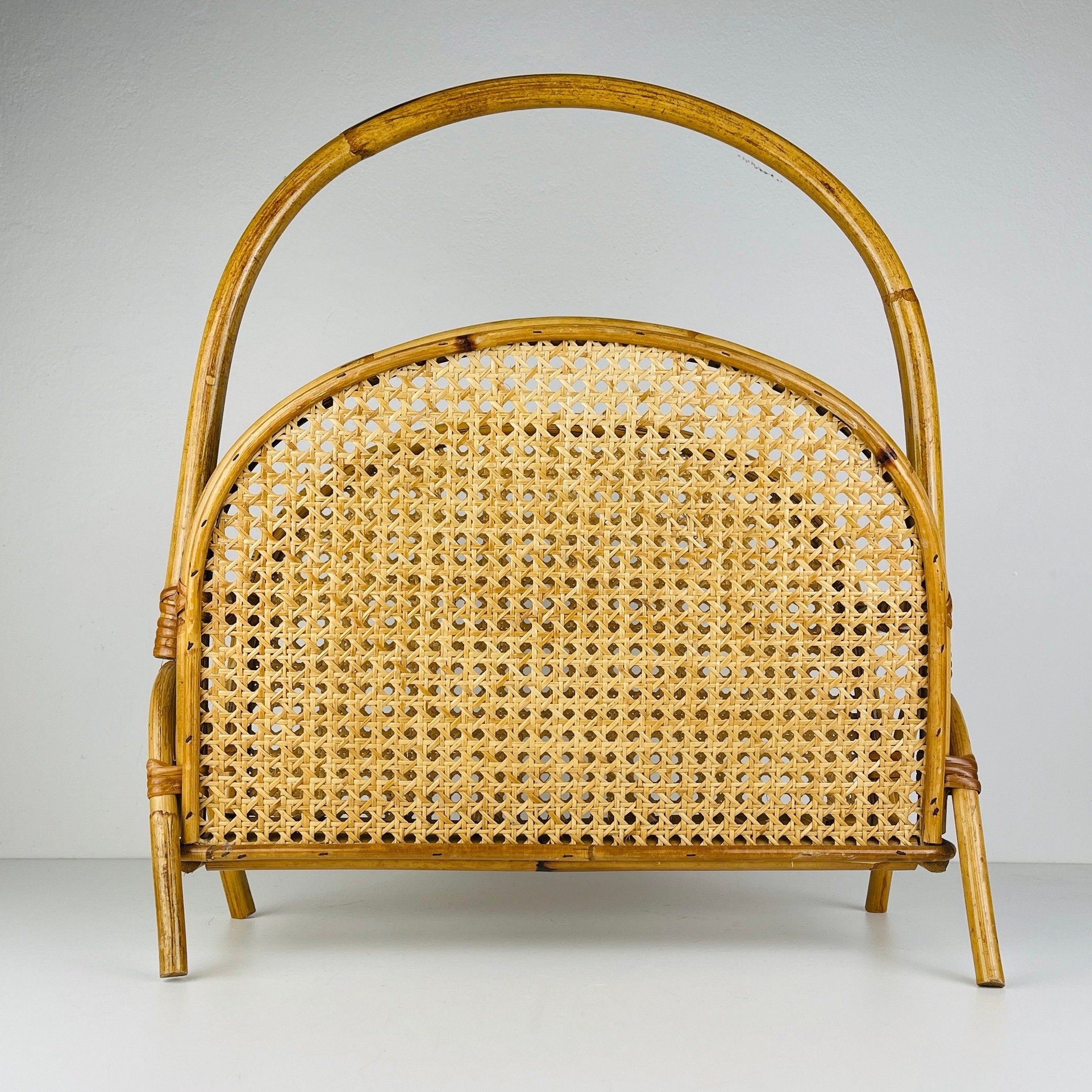 Vintage bamboo and Vienna straw magazine rack, Italy 1960s / Mid-century modern home decor