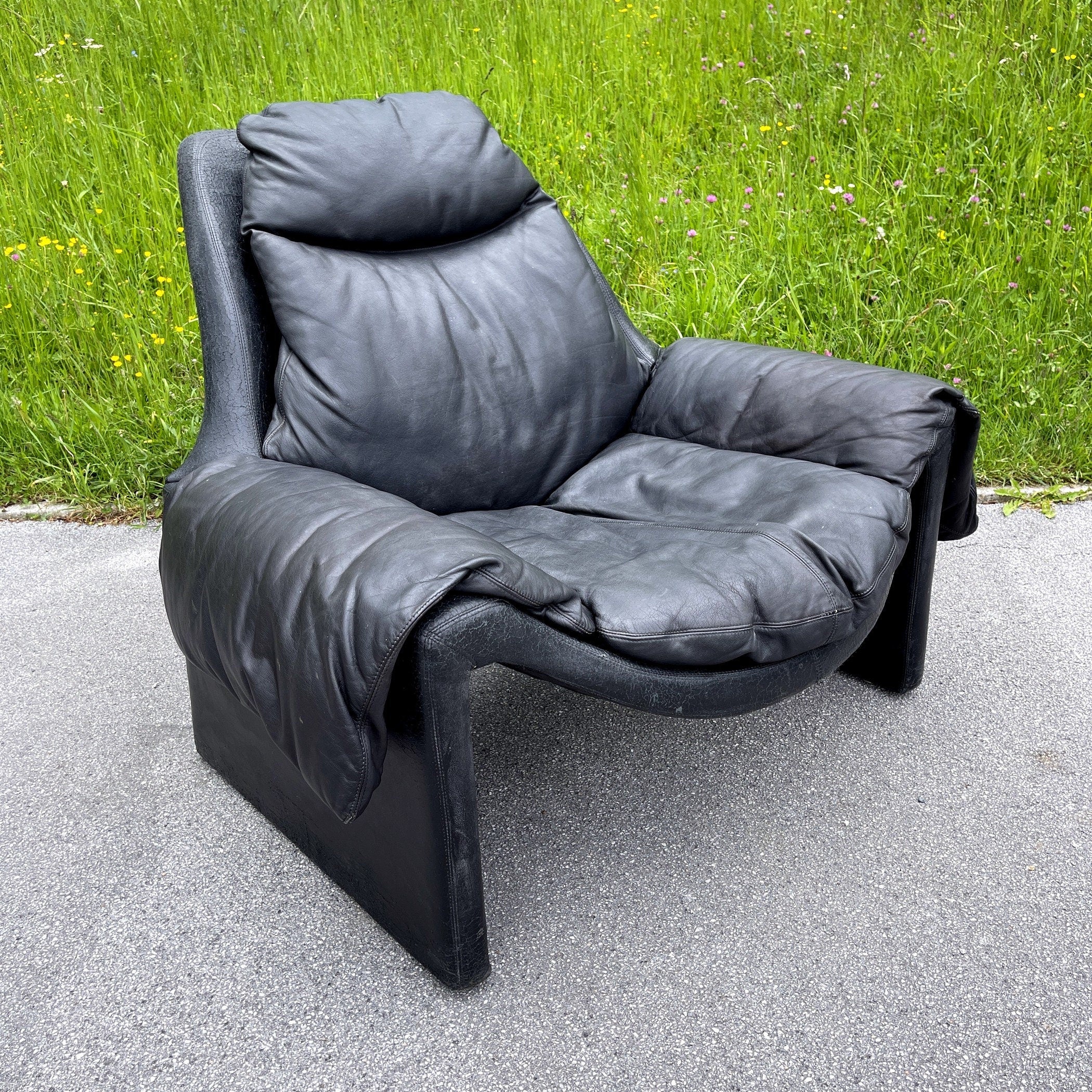 P60 lounge black chair by Vittorio Introini for Saporiti Italy 1960s