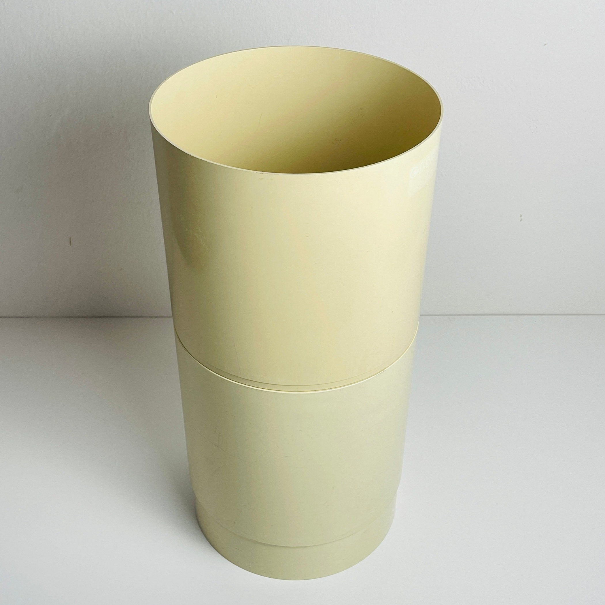 Mid-century plastic basket / umbrella stand designed by Lineacqualba Italy 1970s Vintage home decor