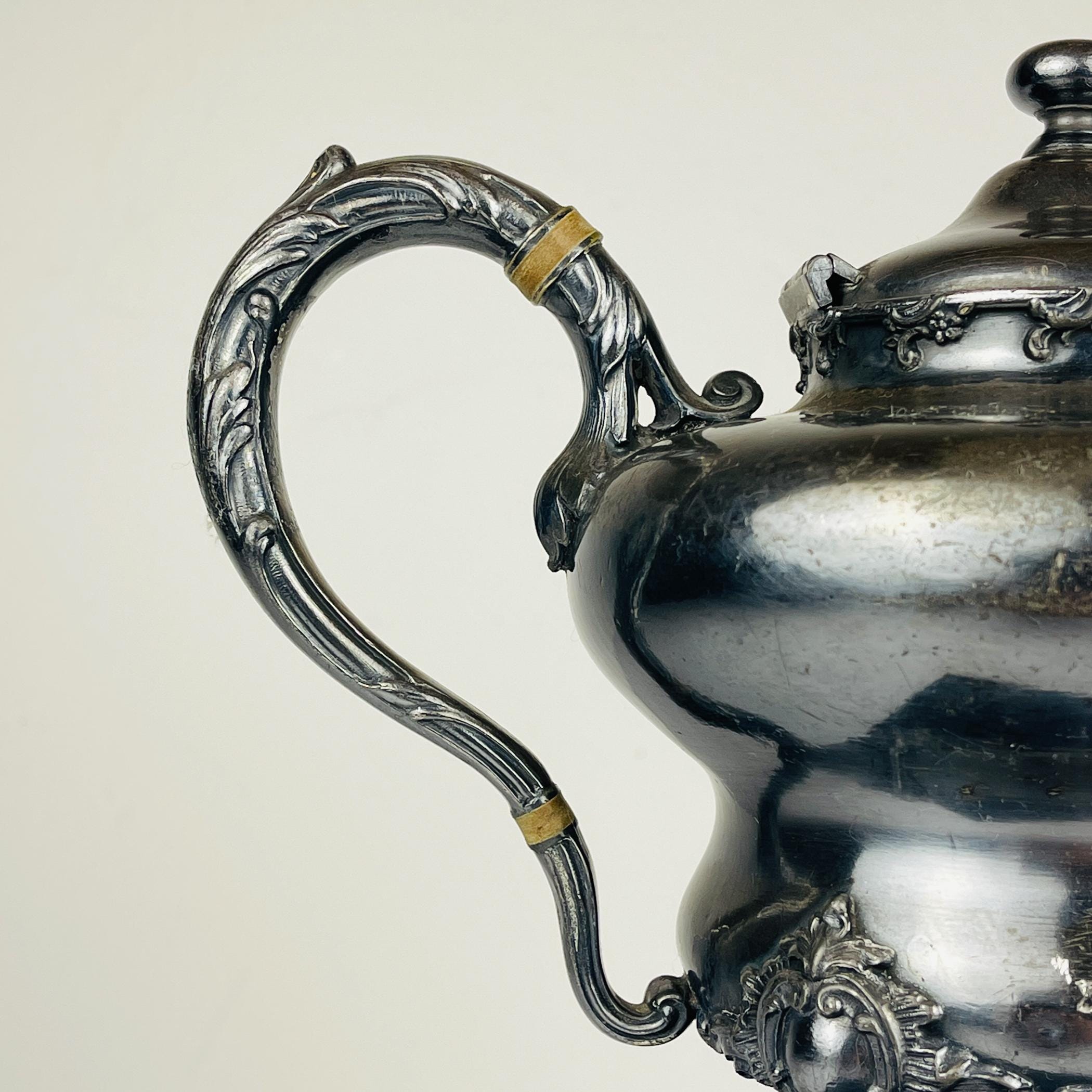 Antique silver plated teapot by Barbour Silver Company, USA, end of the 19th century