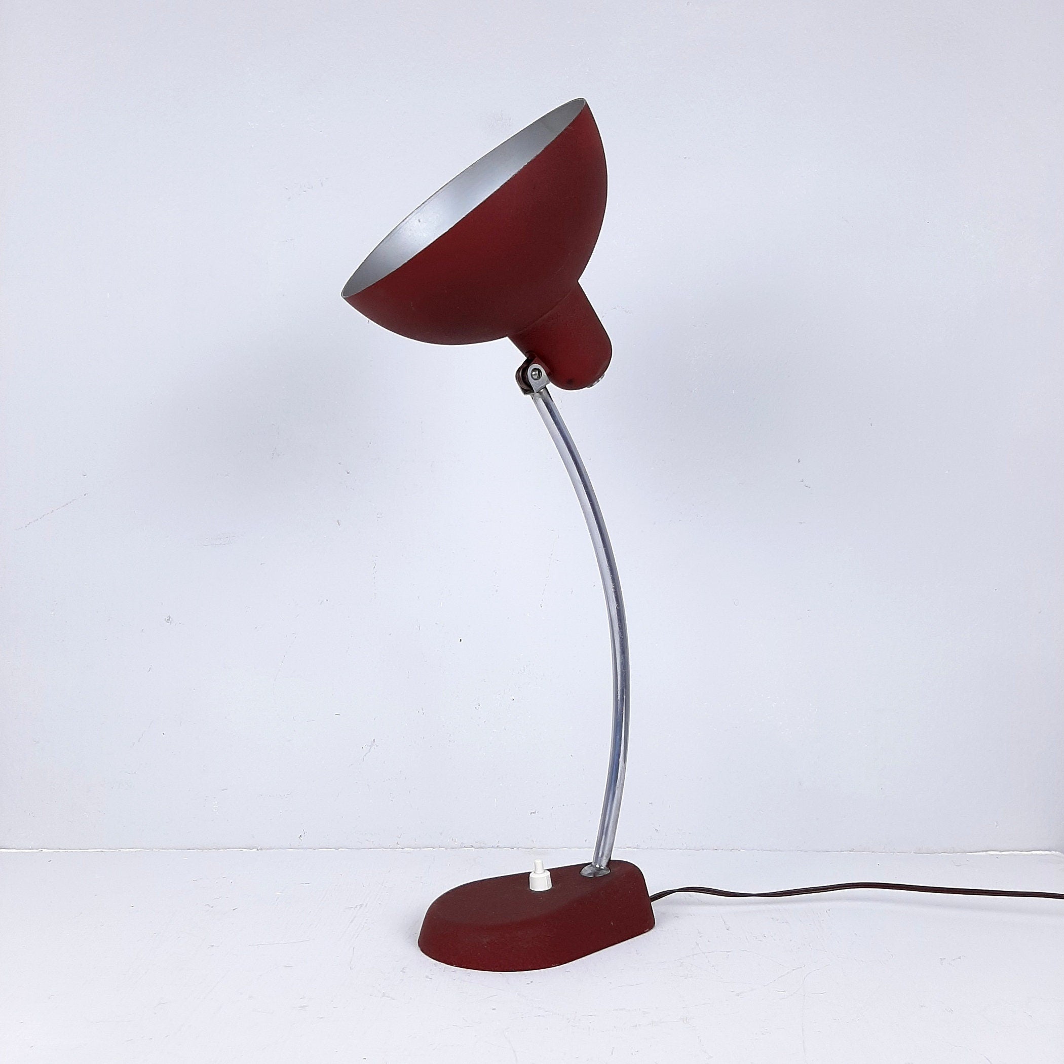 Vintage Burgundy Metal Desk Lamp: Italian Ministerial Lamp, 1950s